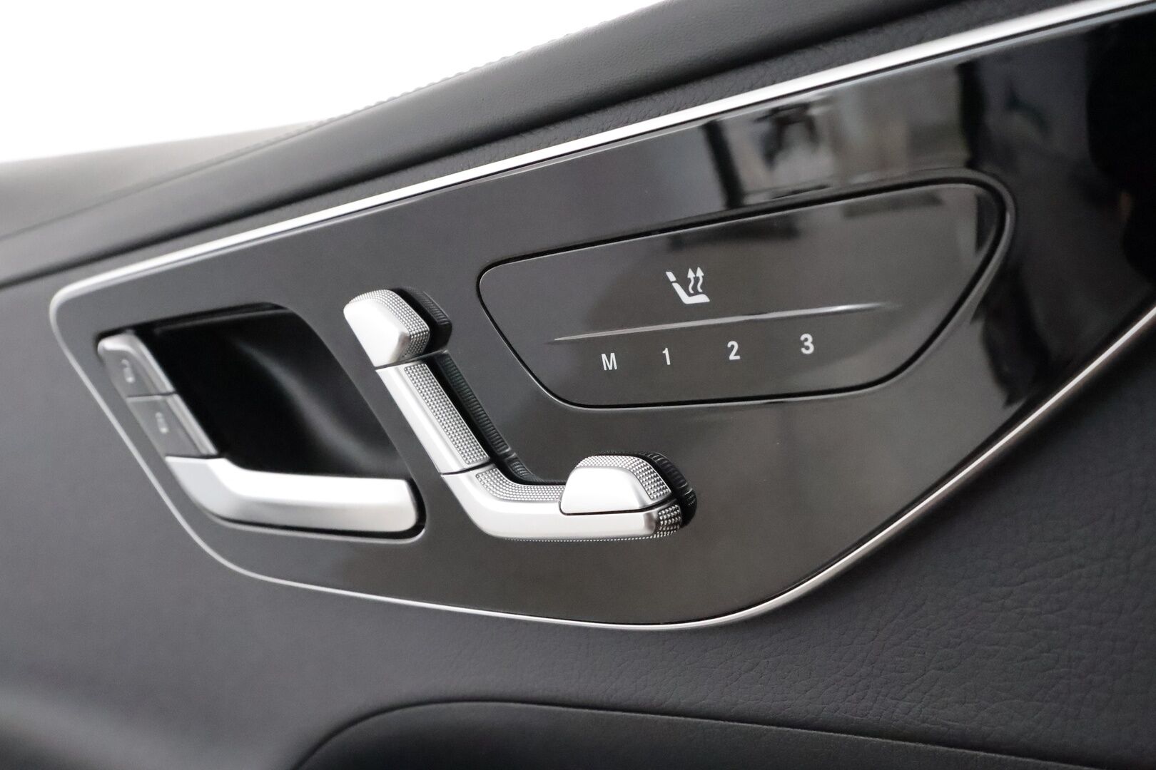 MERCEDES-BENZ C 2022 300e T A Premium Business AMG **Distronic+ / Burmester / Panorama / HUD / 360° / Muistinahat / Digital-LED / Koukku* - 3,99 % KORKOTARJOUS TÄHÄN AUTOON - 2x Latauskaapelit / **HUIPPU VARUSTEET**