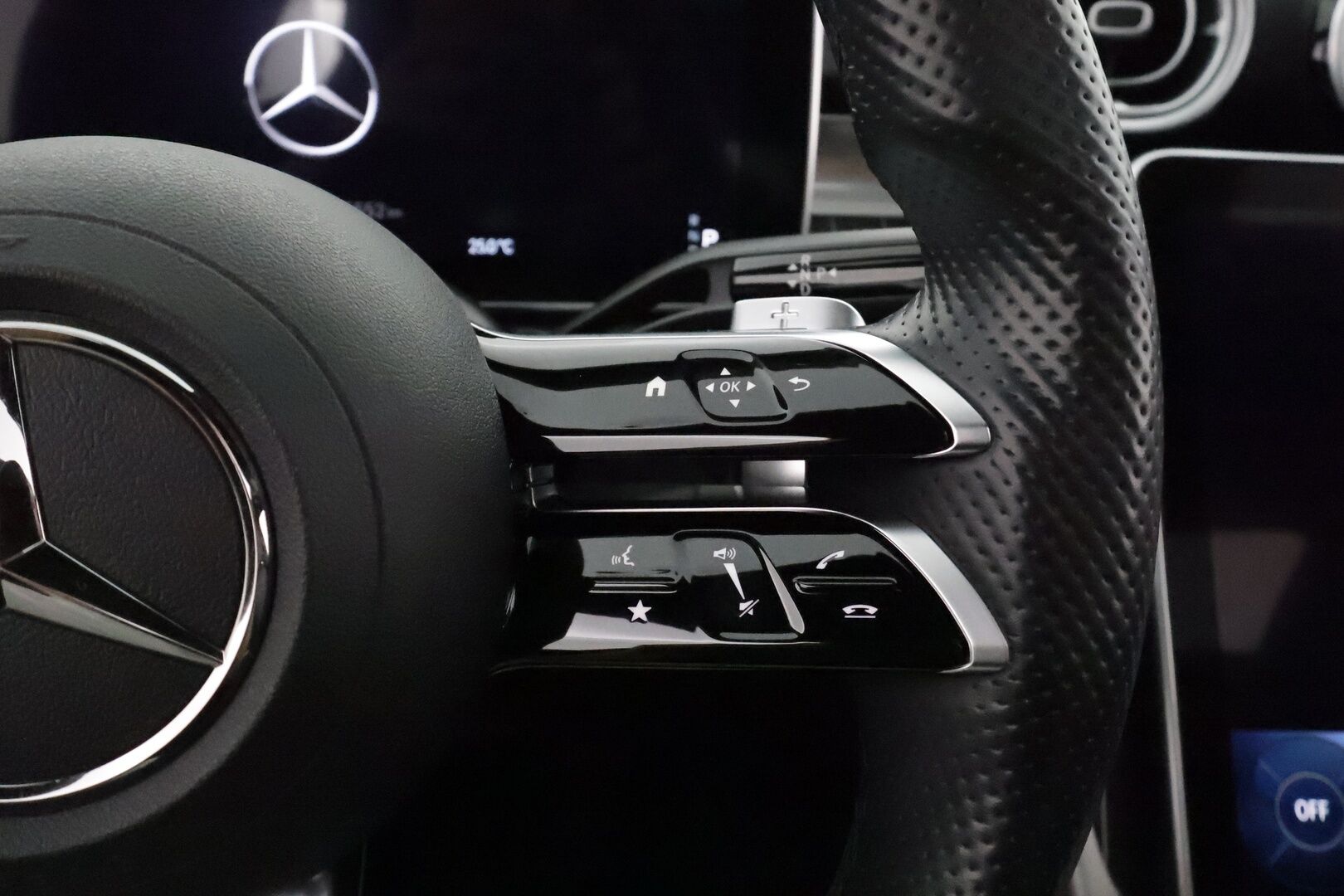 MERCEDES-BENZ C 2022 300e T A Premium Business AMG **Distronic+ / Burmester / Panorama / HUD / 360° / Muistinahat / Digital-LED / Koukku* - 3,99 % KORKOTARJOUS TÄHÄN AUTOON - 2x Latauskaapelit / **HUIPPU VARUSTEET**