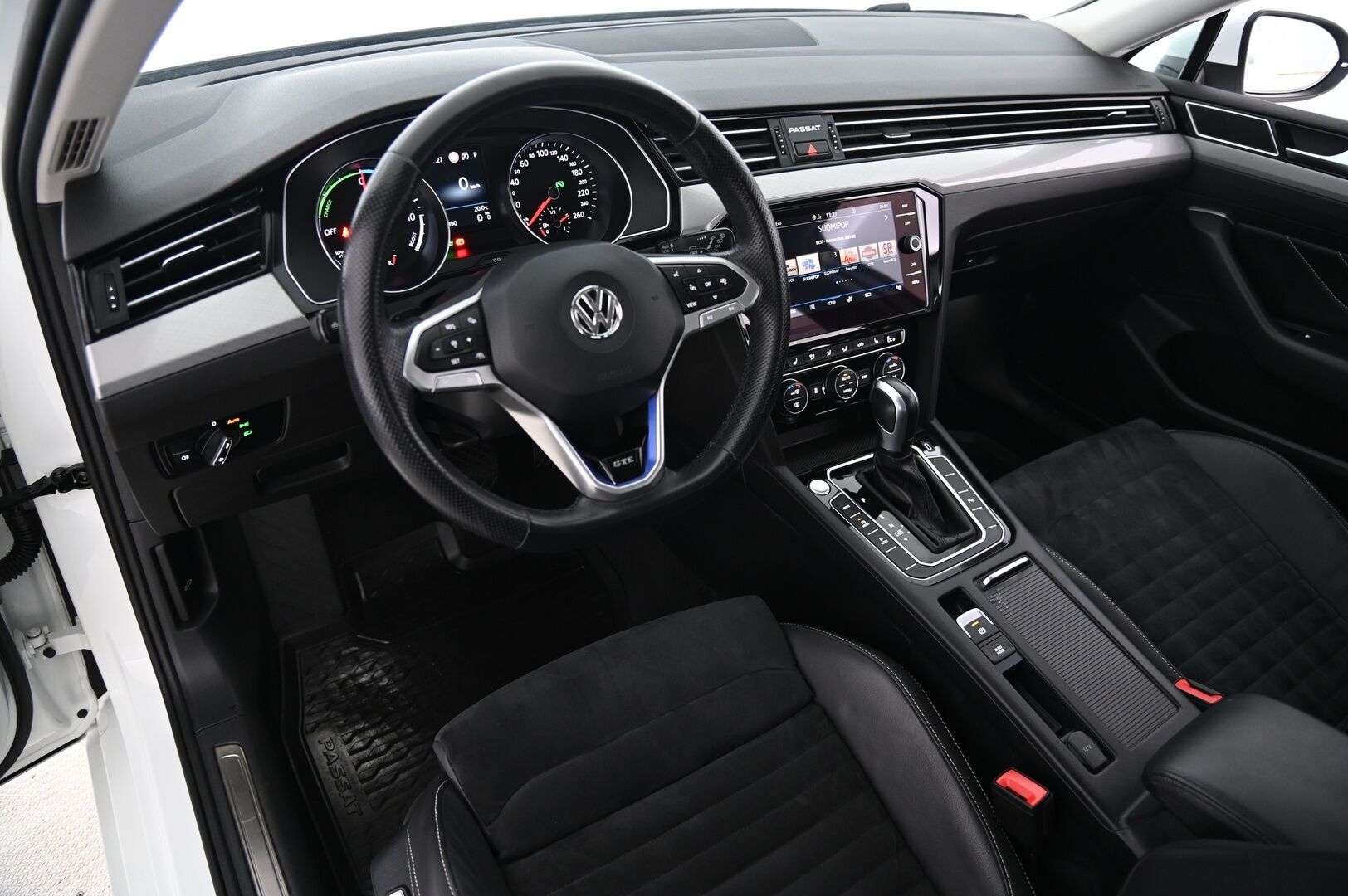 Volkswagen Passat 2020 13 kWh Variant GTE Plug-In Hybrid 160 kW DSG-automaatti  *Nahka-alcantara/  Webasto/  ACC/  Kaistavahti/  Led* - Jakohihna vaihdettu ja huollettu 07/2025 / 2x renkaat / Merkkihuollettu