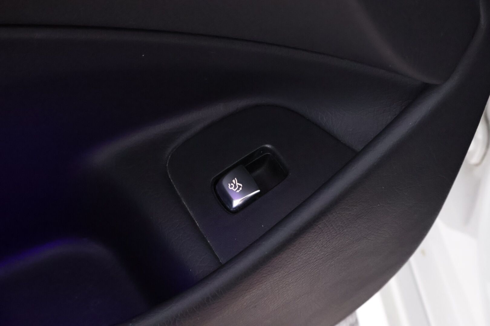 Mercedes-Benz E 2020 300 de T A Business AMG EQ Power - Distronic | LED High Perf | Puolinahka Sporttipenkit | Sähköluukku | Peruutustutkat | Juuri huollettu | SoH 83,2%!!!