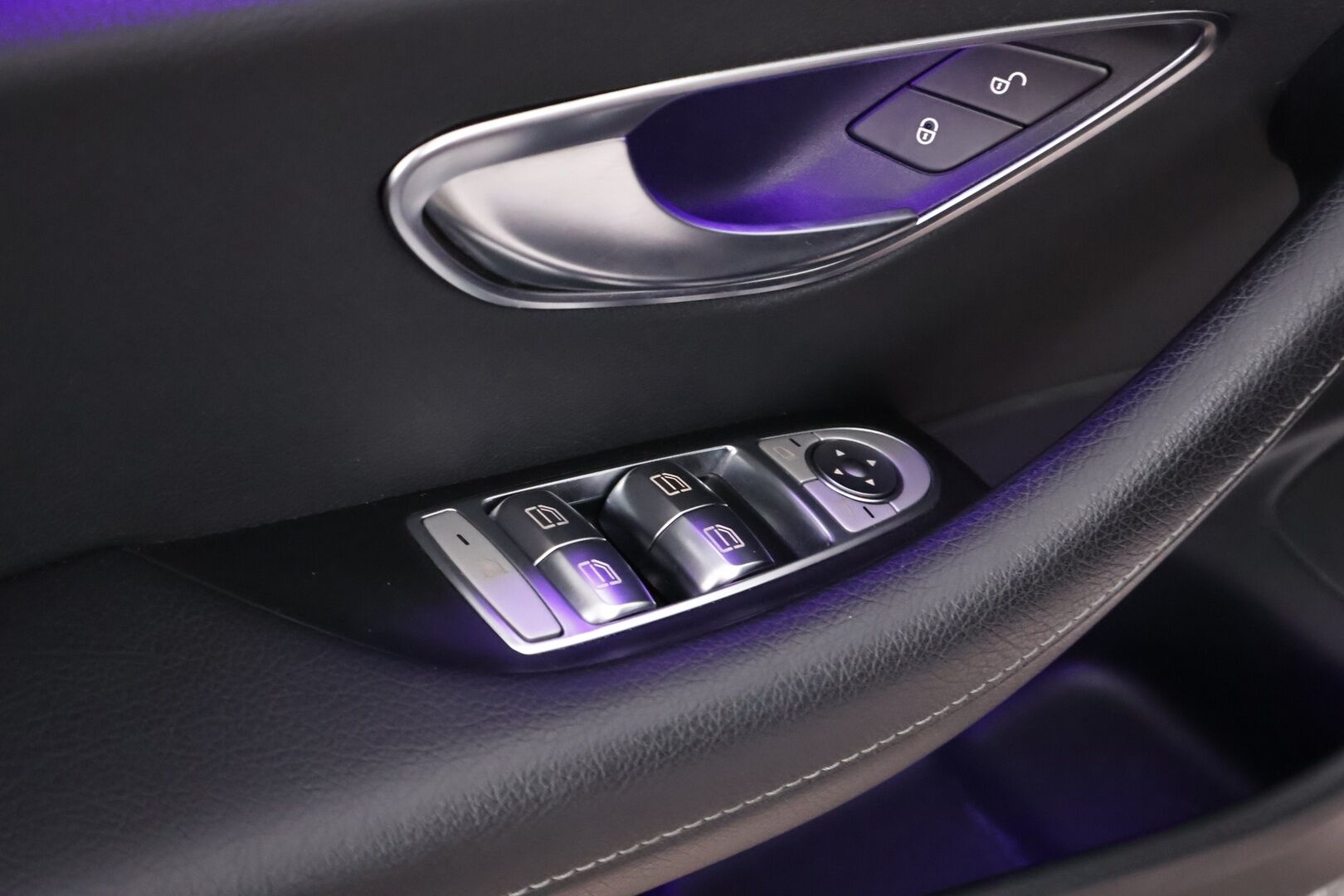 Mercedes-Benz E 2020 300 de T A Business AMG EQ Power - Distronic | LED High Perf | Puolinahka Sporttipenkit | Sähköluukku | Peruutustutkat | Juuri huollettu | SoH 83,2%!!!