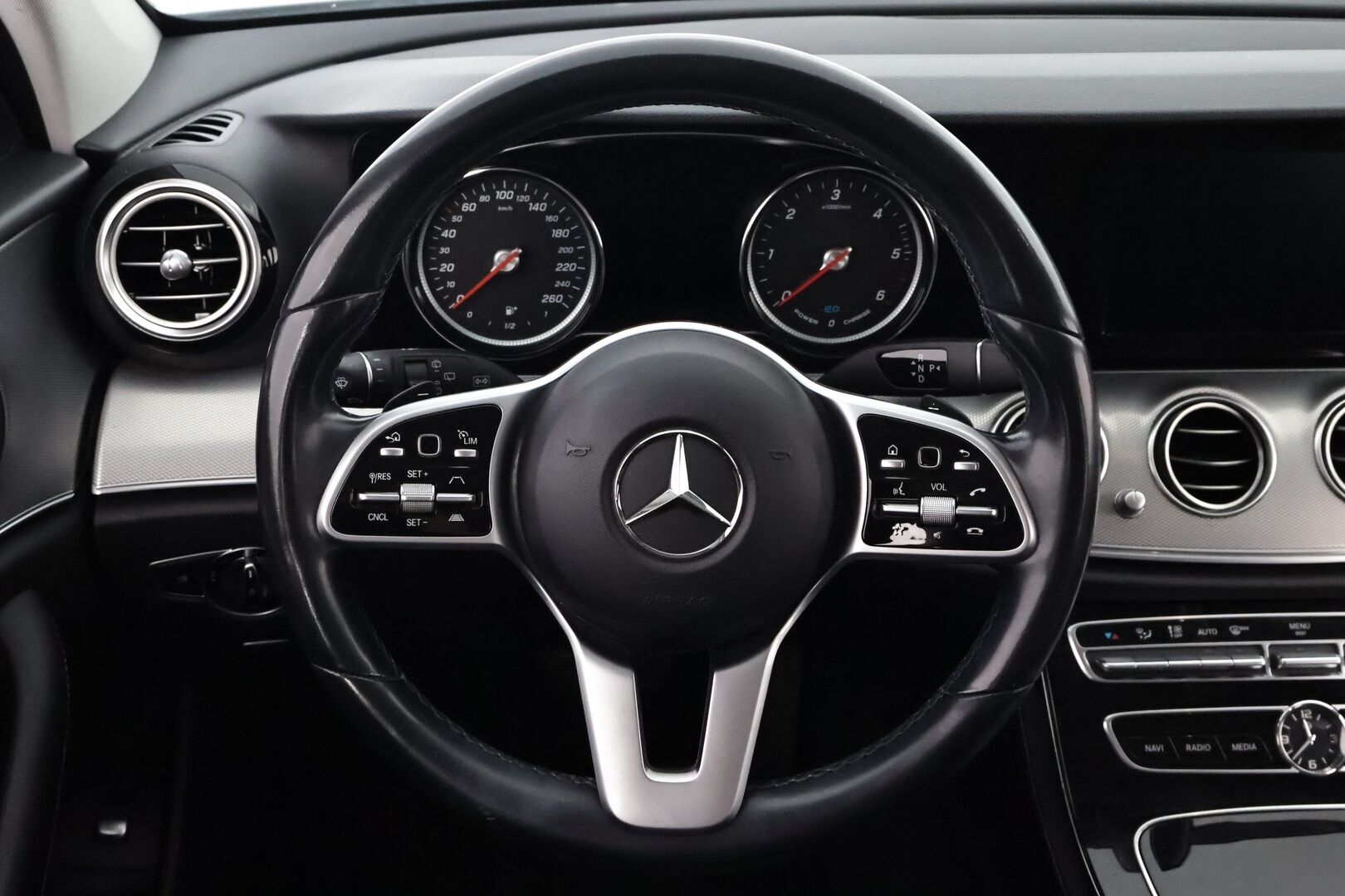 Mercedes-Benz E 2020 300 de T A Business AMG EQ Power - Distronic | LED High Perf | Puolinahka Sporttipenkit | Sähköluukku | Peruutustutkat | Juuri huollettu | SoH 83,2%!!!