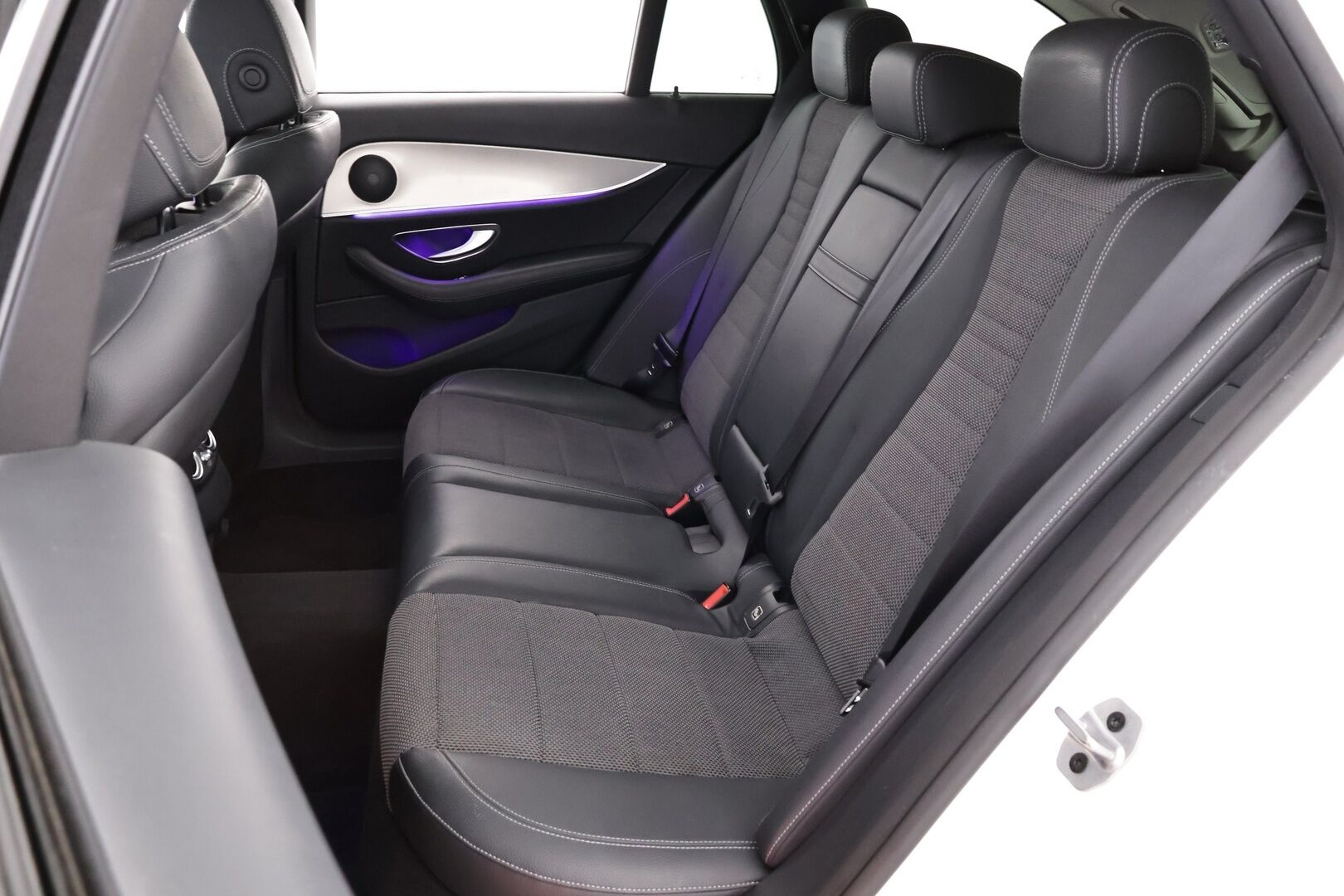Mercedes-Benz E 2020 300 de T A Business AMG EQ Power - Distronic | LED High Perf | Puolinahka Sporttipenkit | Sähköluukku | Peruutustutkat | Juuri huollettu | SoH 83,2%!!!
