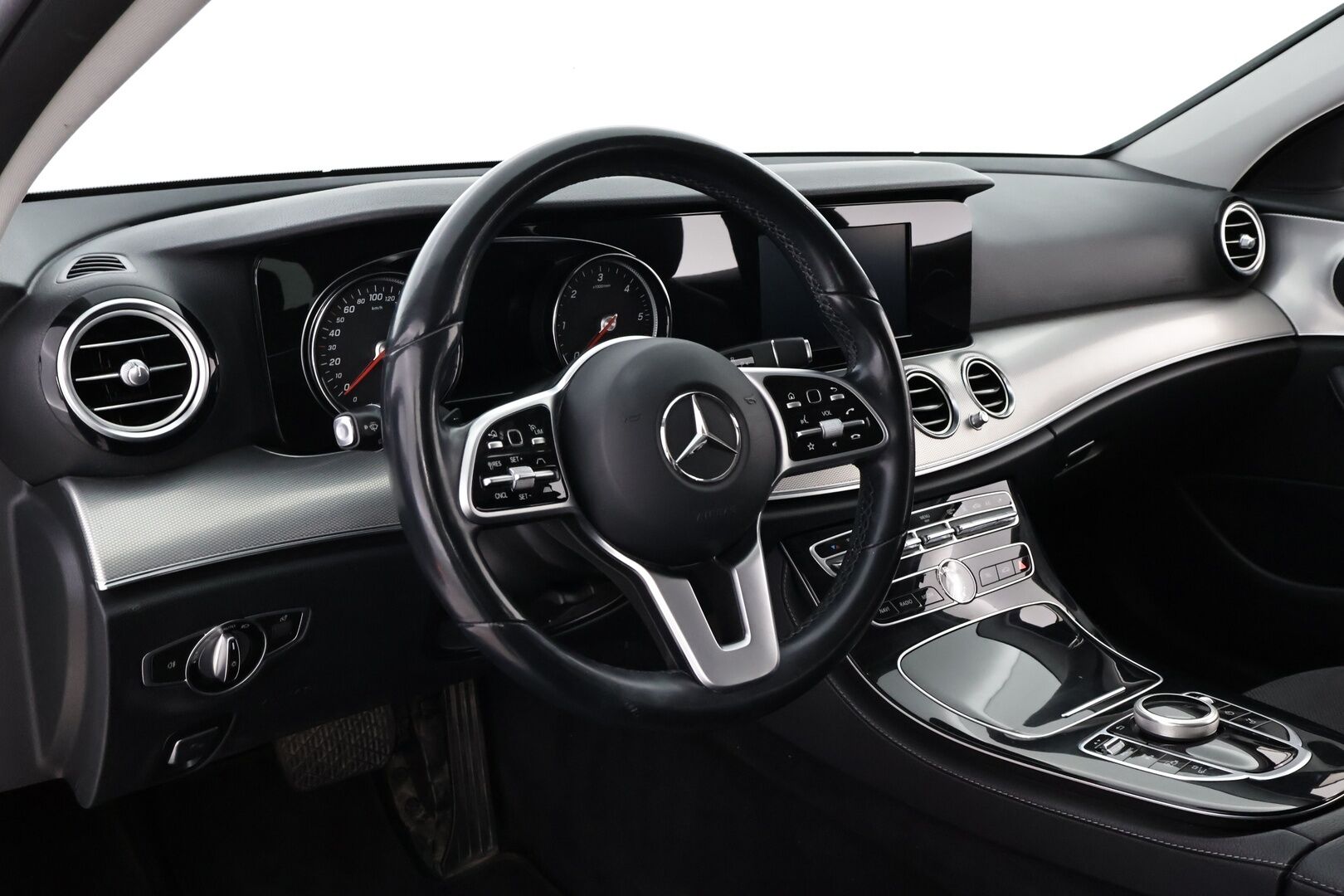 Mercedes-Benz E 2020 300 de T A Business AMG EQ Power - Distronic | LED High Perf | Puolinahka Sporttipenkit | Sähköluukku | Peruutustutkat | Juuri huollettu | SoH 83,2%!!!