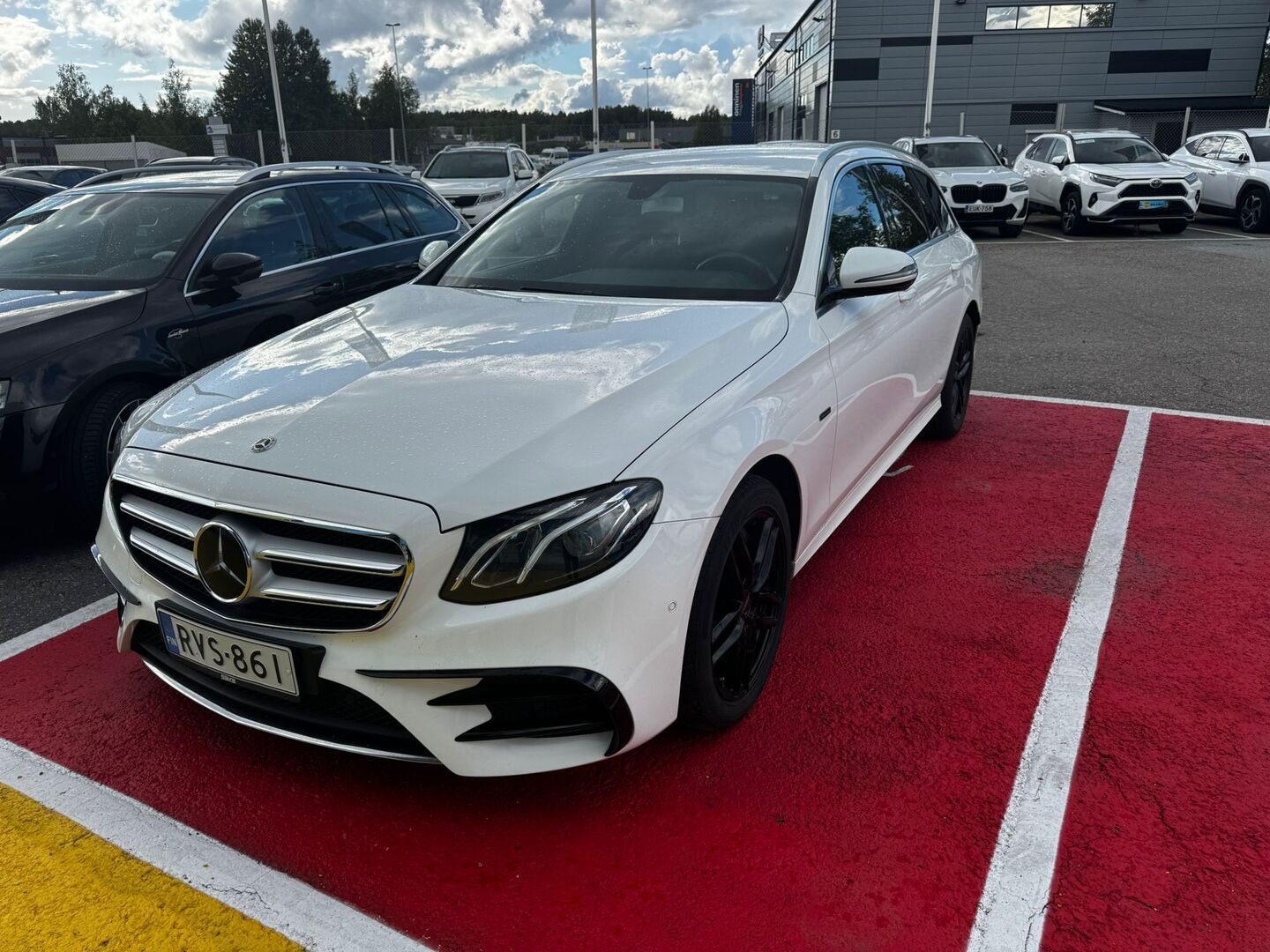 Mercedes-Benz E 2020 300 de T A Business - Adapt.vakkari | LED High Performance | Puolinahka sporttipenkit | Sähköluukku | Juuri saapunut Tampereelle!