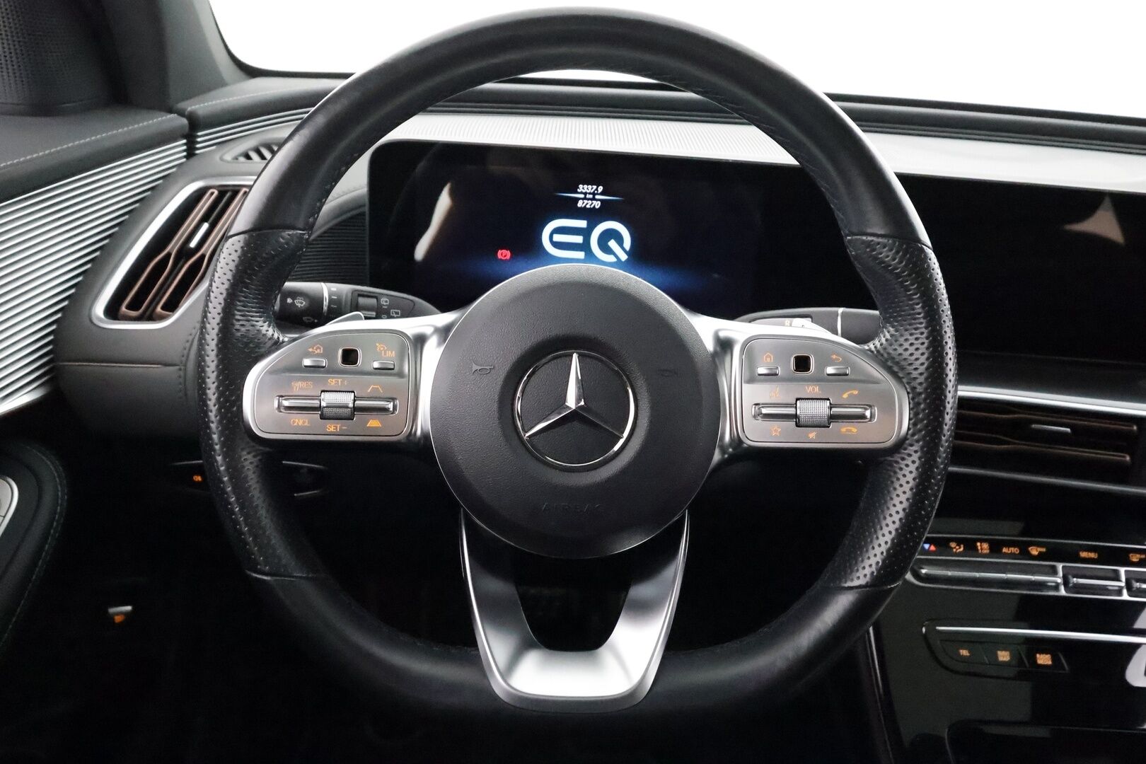 Mercedes-Benz EQC 2023 400 4MATIC Business AMG - | Distronic+ | Lisälämmitin | Koukku | 360-Kamera | Osasähköt | Widescreen | Puolinahat | LED | Kahdet Renkaat |
