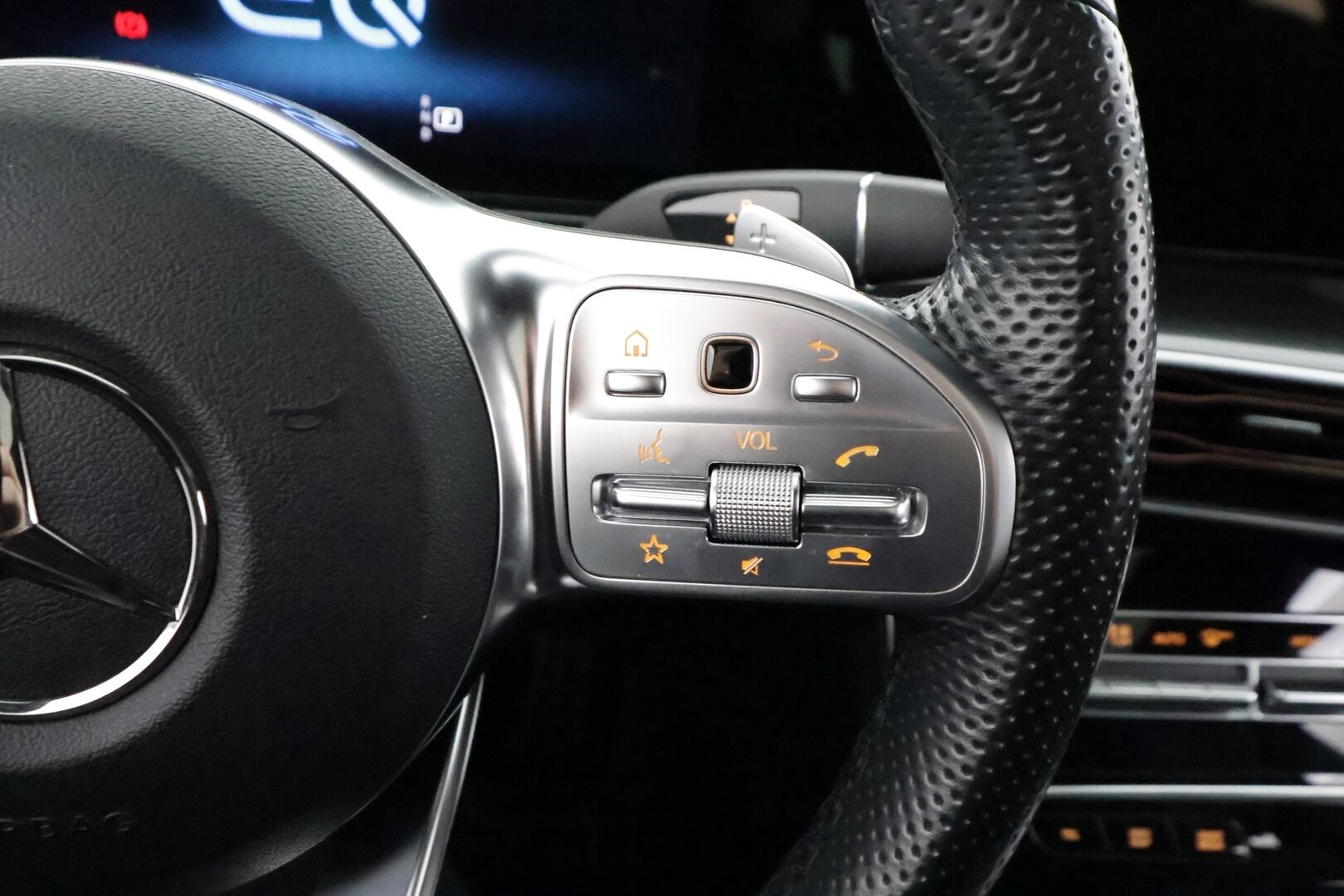 Mercedes-Benz EQC 2023 400 4MATIC Business AMG - | Distronic+ | Lisälämmitin | Koukku | 360-Kamera | Osasähköt | Widescreen | Puolinahat | LED | Kahdet Renkaat |