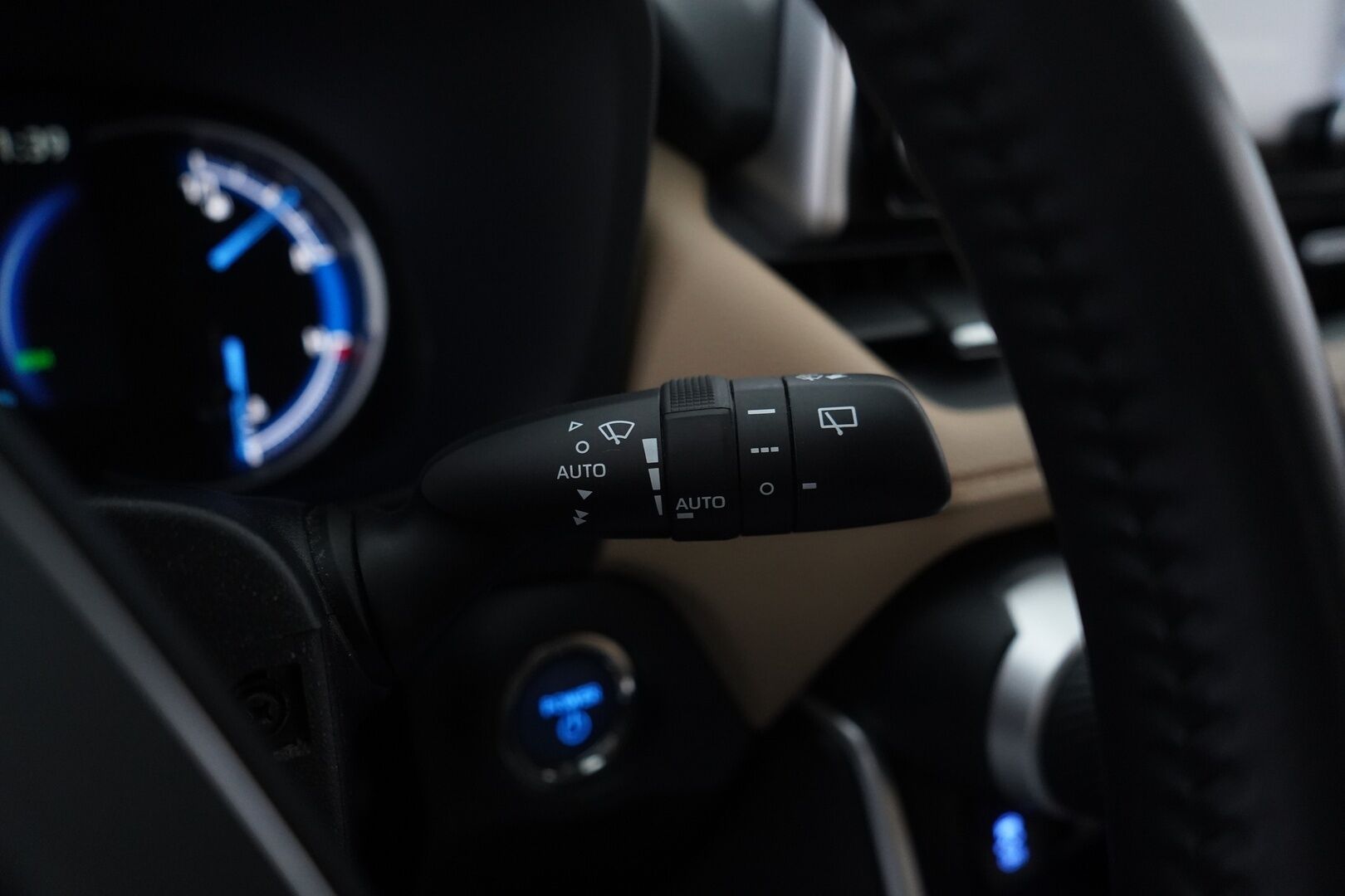 Toyota RAV4 2021 2,5 Hybrid AWD-i Premium *Nahat / Muistipenkit / Koukku / ACC / Kamera* - Iso huolto 12/2025 / Kahdet OEM vanteet / Huippuvarusteet