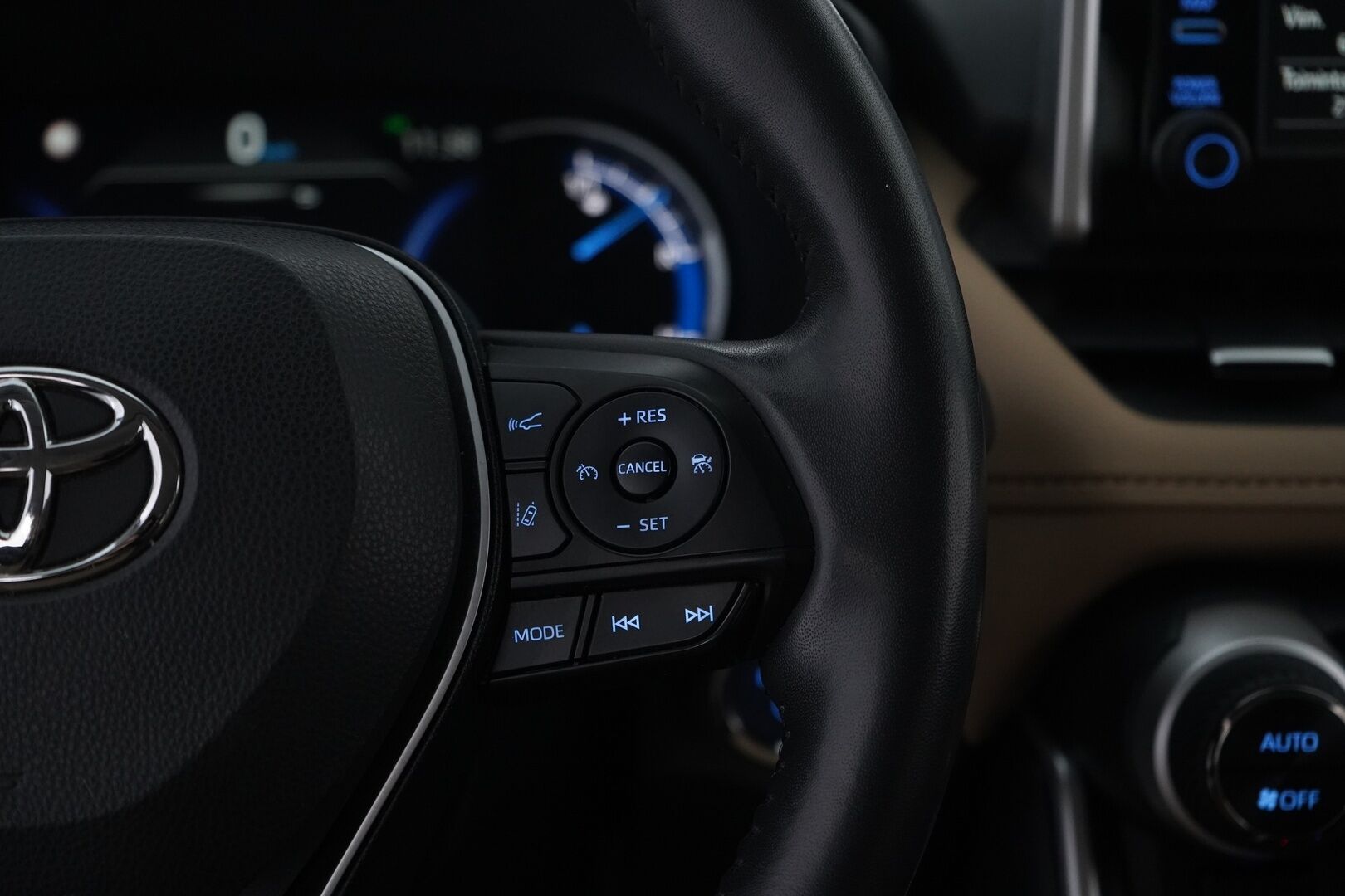 Toyota RAV4 2021 2,5 Hybrid AWD-i Premium *Nahat / Muistipenkit / Koukku / ACC / Kamera* - Iso huolto 12/2025 / Kahdet OEM vanteet / Huippuvarusteet