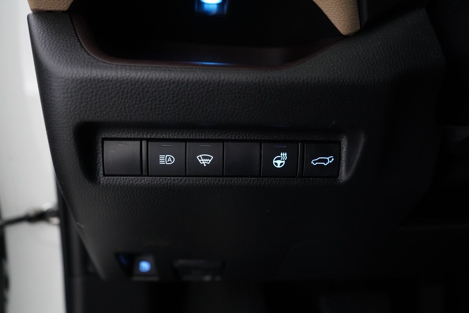 Toyota RAV4 2021 2,5 Hybrid AWD-i Premium *Nahat / Muistipenkit / Koukku / ACC / Kamera* - Iso huolto 12/2025 / Kahdet OEM vanteet / Huippuvarusteet