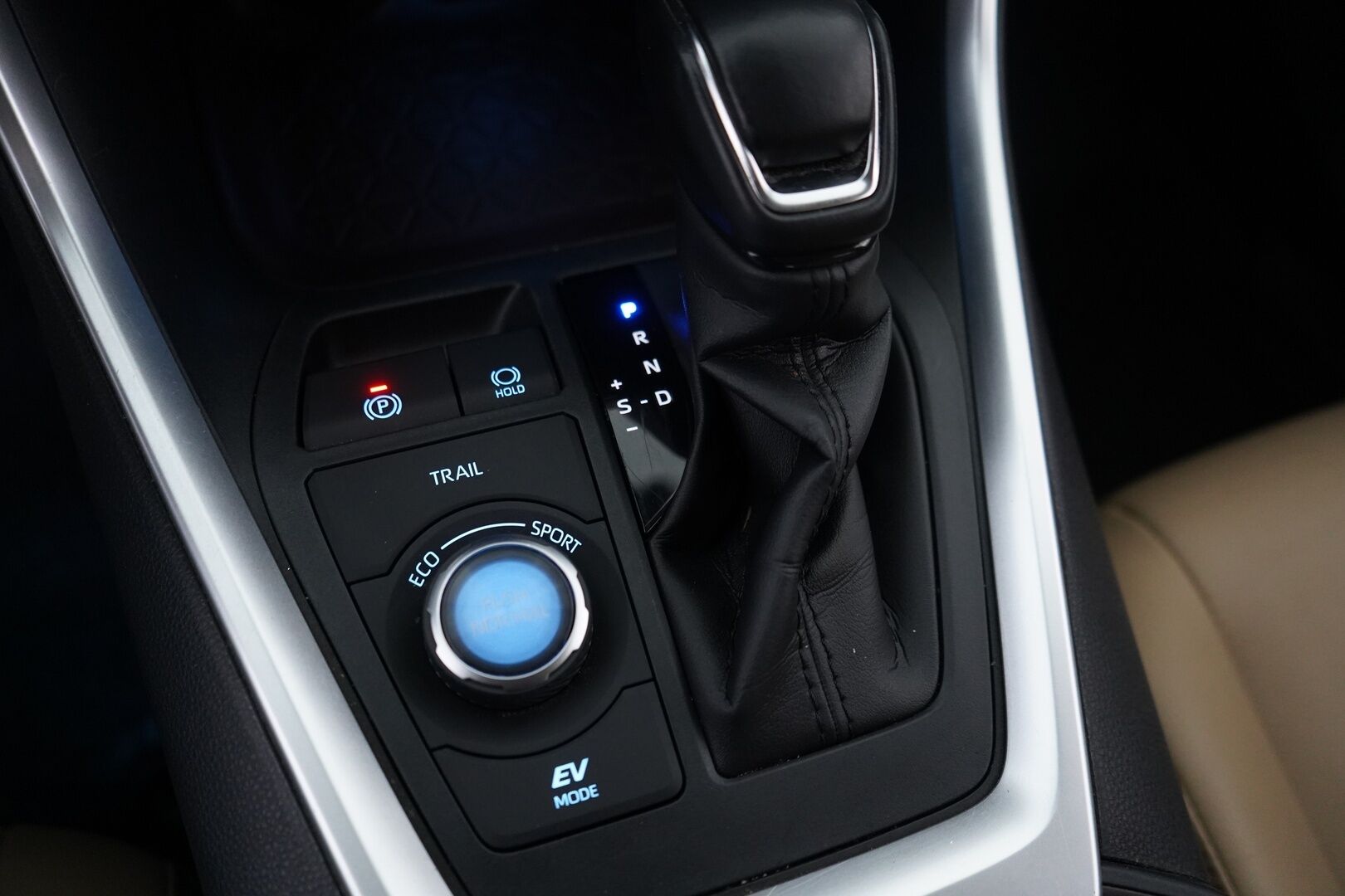 Toyota RAV4 2021 2,5 Hybrid AWD-i Premium *Nahat / Muistipenkit / Koukku / ACC / Kamera* - Iso huolto 12/2025 / Kahdet OEM vanteet / Huippuvarusteet