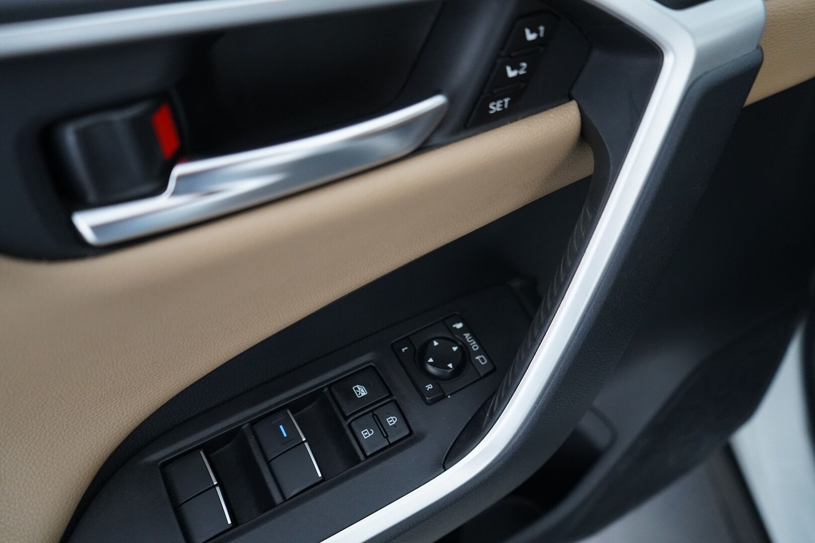 Toyota RAV4 2021 2,5 Hybrid AWD-i Premium *Nahat / Muistipenkit / Koukku / ACC / Kamera* - Iso huolto 12/2025 / Kahdet OEM vanteet / Huippuvarusteet