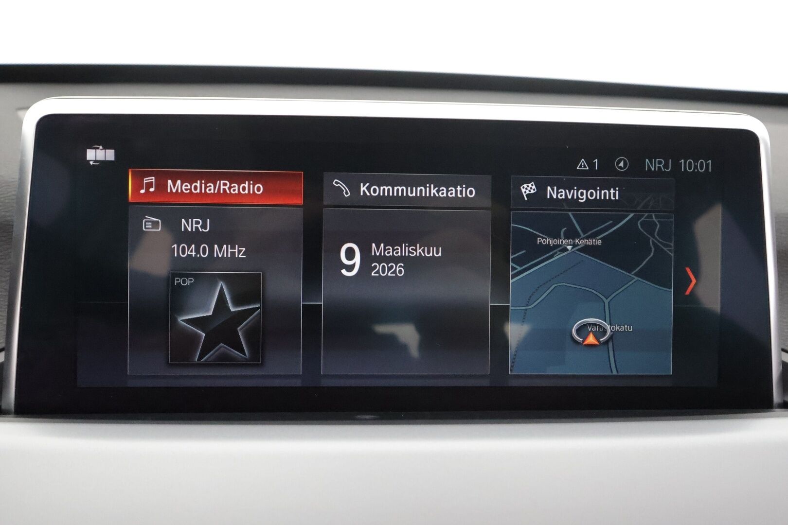 BMW X1 2020 F48 xDrive25e A Business * Vakkari / P.tutkat / Navi / Lisälämmitin / LED / Sähköinen Takaluukku * - Kahdet renkaat aluvanteilla - HULLUT AVAJAISHULINAT KORKOTARJOUS 3,29 %