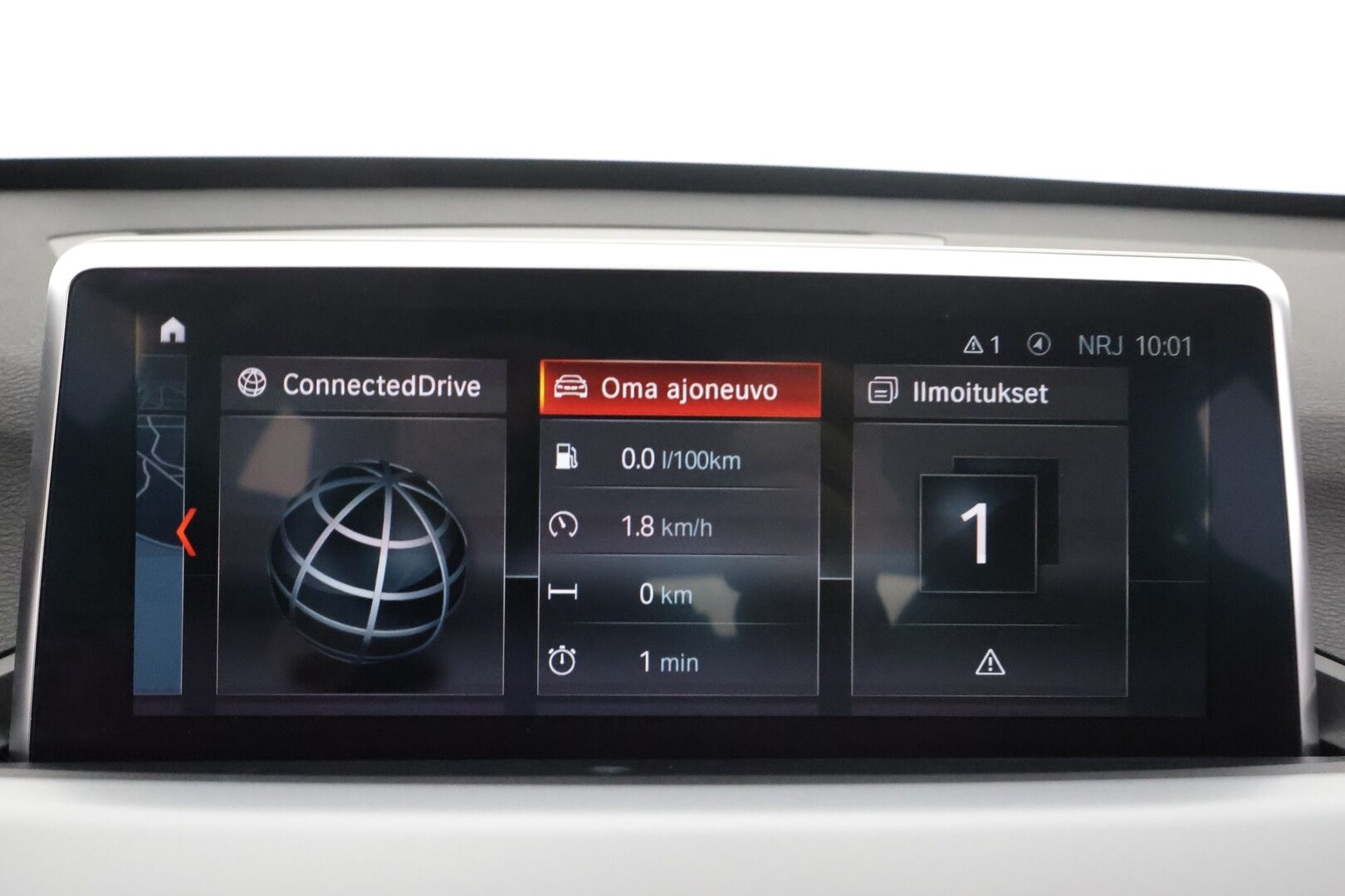 BMW X1 2020 F48 xDrive25e A Business * Vakkari / P.tutkat / Navi / Lisälämmitin / LED * - Kahdet renkaat aluvanteilla