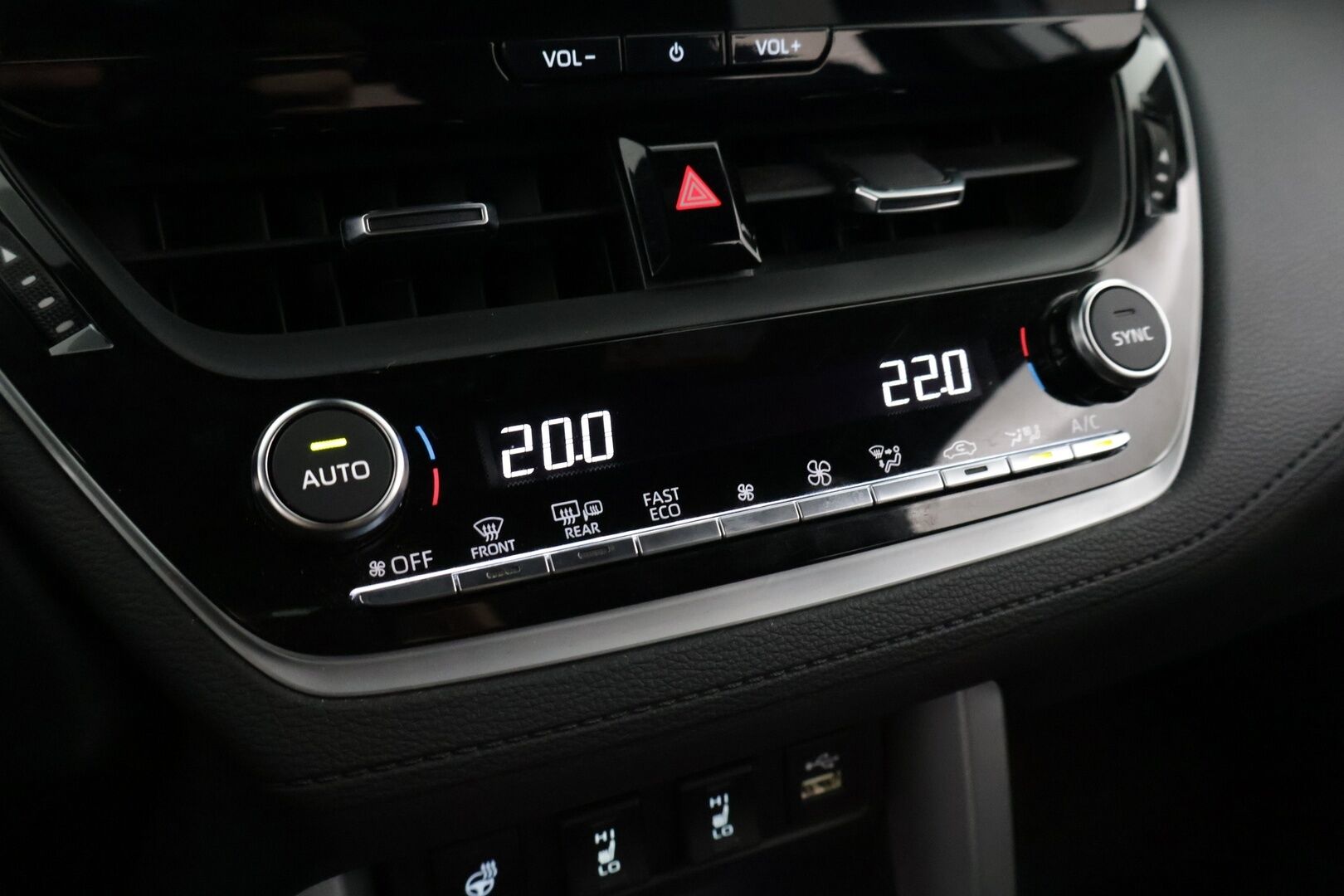 Toyota Corolla Cross 2024 2.0 Hybrid AWD-i Launch Edition - KORKO VAIN 3,99 %