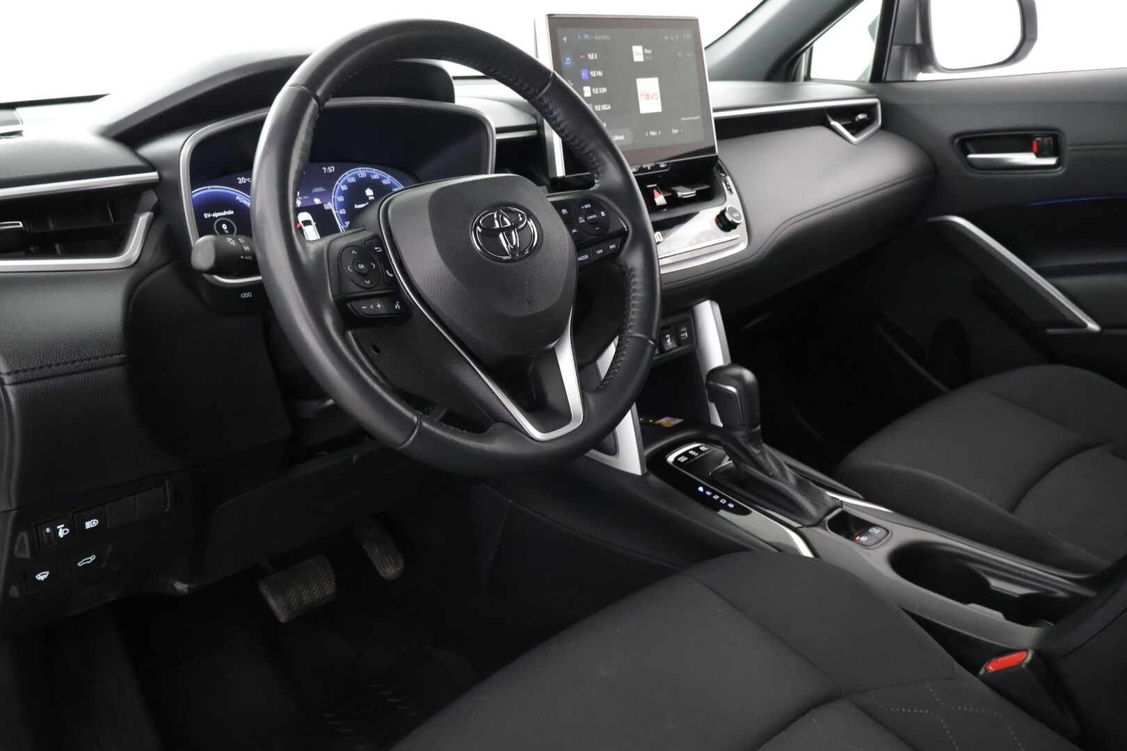 Toyota Corolla Cross 2024 2.0 Hybrid AWD-i Launch Edition - KORKO VAIN 3,99 %