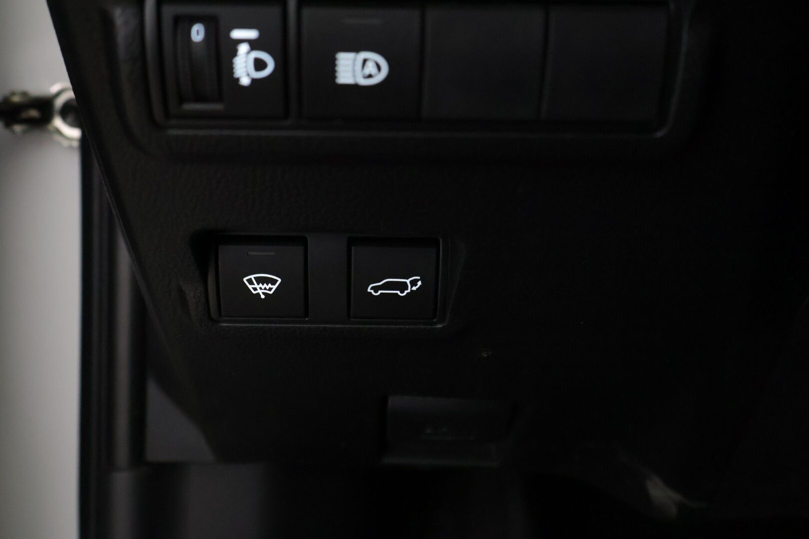 Toyota Corolla Cross 2024 2.0 Hybrid AWD-i Launch Edition - KORKO VAIN 3,99 %
