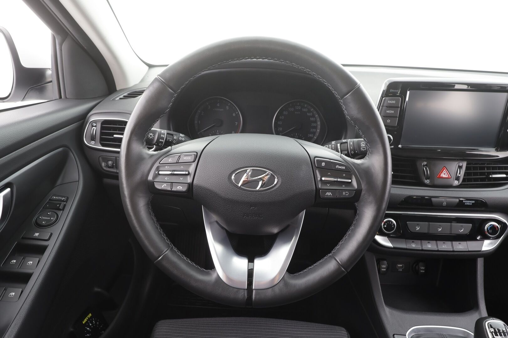 Hyundai i30 Wagon 2024 1.5 DPi 110 hv 6MT Classic - | Vakkari | P.Kamera | Ohjauspyörän Lämmitys | Bluetooth | Apple&Android |Suomi-auto | Kahdet Renkaat |