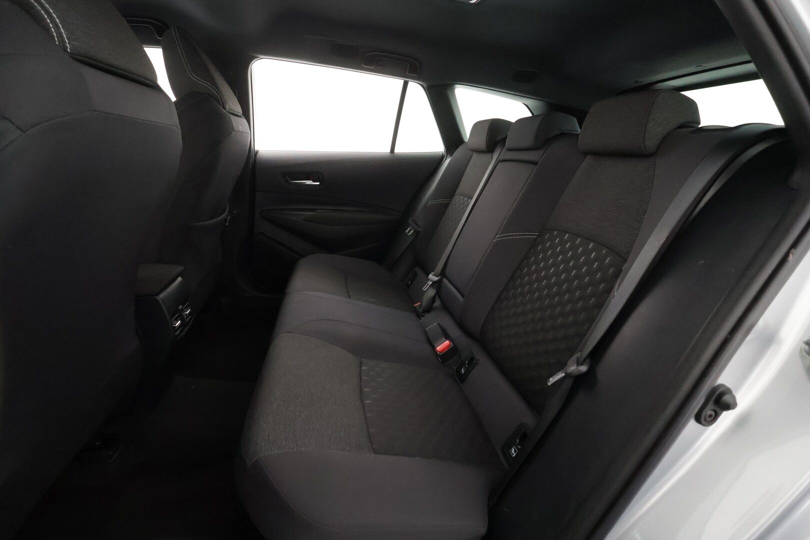 Toyota Corolla 2024 Touring Sports 1,8 Hybrid Active * ACC / P.kamera / Digimittaristo / Facelift / Navi / Ratinlämmitin * - Suomi-auto / Kahdet renkaat aluvanteilla / Merkkihuollettu