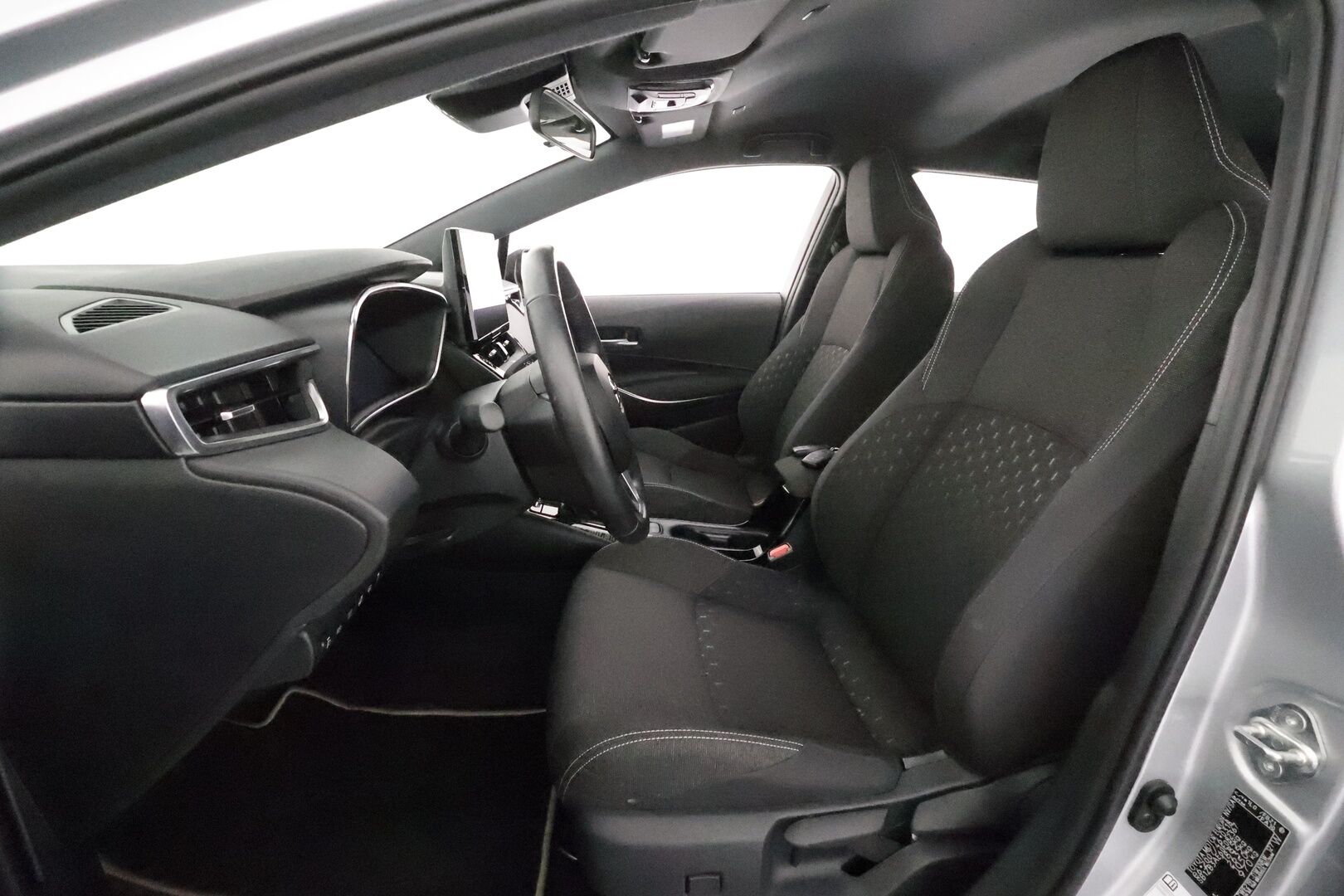 Toyota Corolla 2024 Touring Sports 1,8 Hybrid Active * ACC / P.kamera / Digimittaristo / Facelift / Navi / Ratinlämmitin * - Suomi-auto / Kahdet renkaat aluvanteilla / Merkkihuollettu*