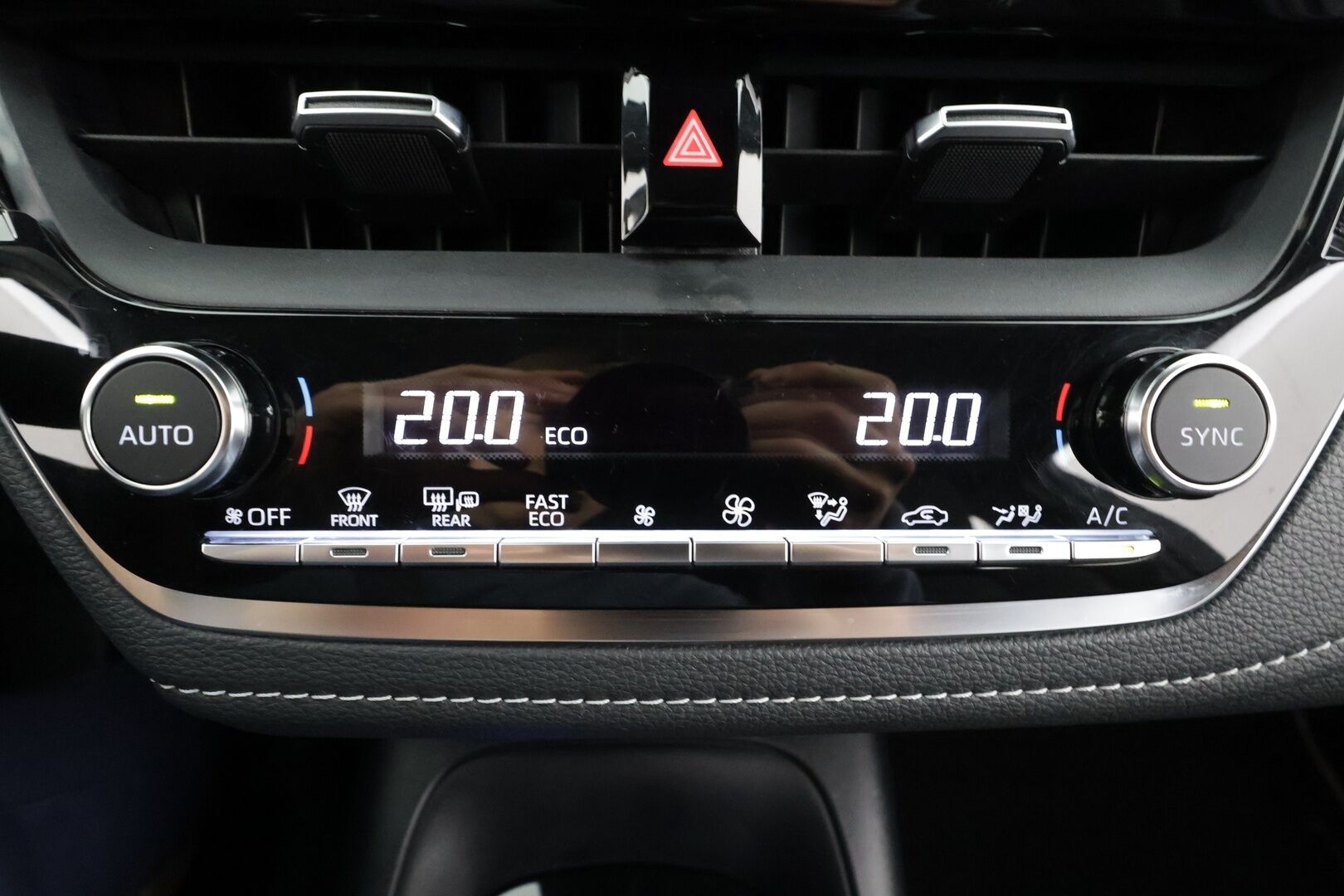 Toyota Corolla 2024 Touring Sports 1,8 Hybrid Active * ACC / P.kamera / Digimittaristo / Facelift / Navi / Ratinlämmitin * - Suomi-auto / Kahdet renkaat aluvanteilla / Merkkihuollettu