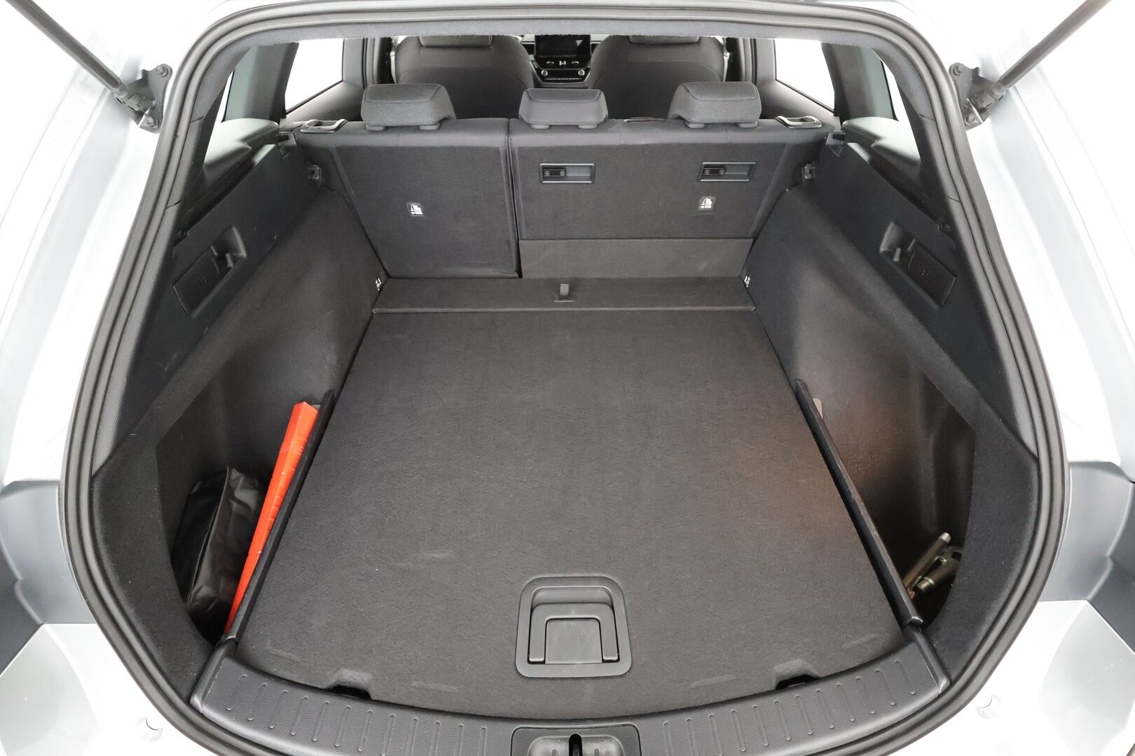 Toyota Corolla 2024 Touring Sports 1,8 Hybrid Active * ACC / P.kamera / Digimittaristo / Facelift / Navi / Ratinlämmitin * - Suomi-auto / Kahdet renkaat aluvanteilla / Merkkihuollettu