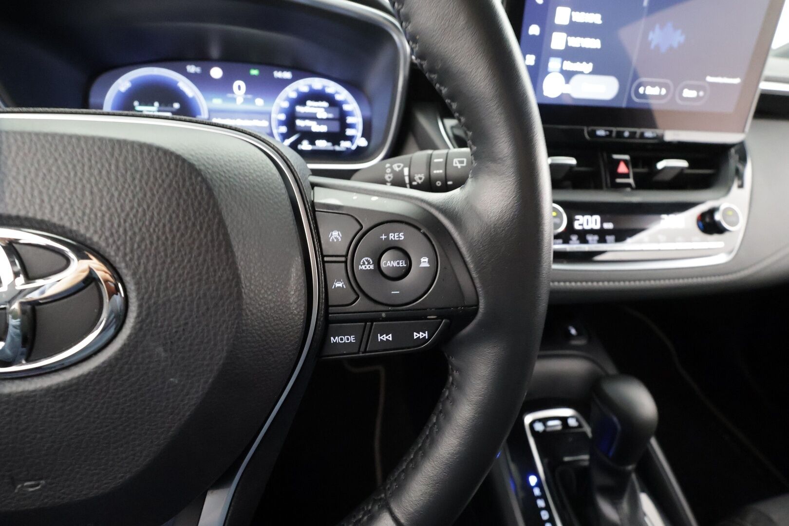 Toyota Corolla 2024 Touring Sports 1,8 Hybrid Active * ACC / P.kamera / Digimittaristo / Facelift / Navi / Ratinlämmitin * - Suomi-auto / Kahdet renkaat aluvanteilla / Merkkihuollettu - HULLUT BLACKWEEK JATKOT - KORKOTARJOUS 2,49%