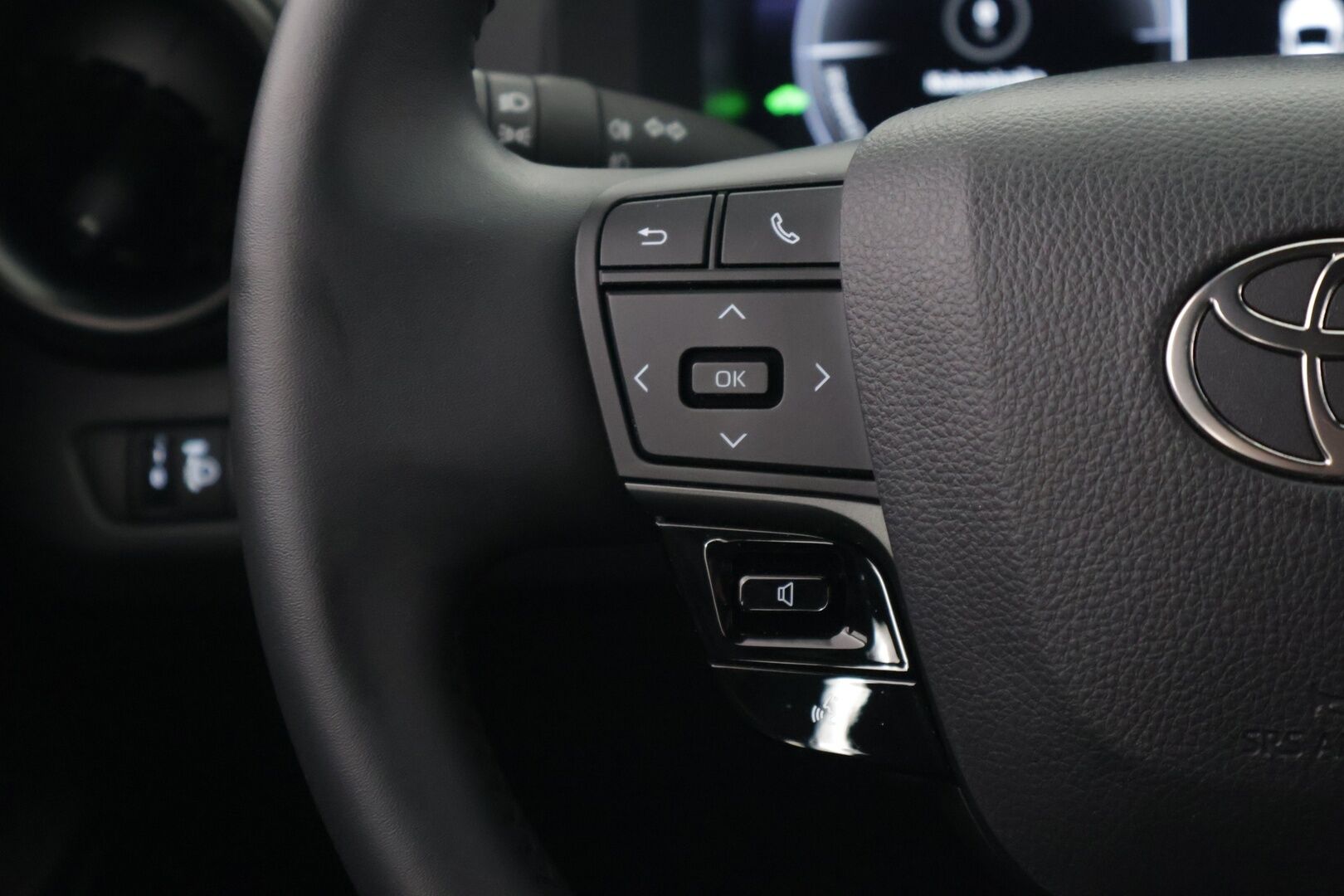 Toyota C-HR 2024 1,8 Hybrid Active Plus *KeylessGo / Adapt. vakkari / Lane assist / Wireless Carplay / P. kamera!* - 3,99 % KORKOTARJOUS TÄHÄN AUTOON - *Huolto juuri tehty Toyotalla! 2x melkein uudet renkaat ja vanteet!*