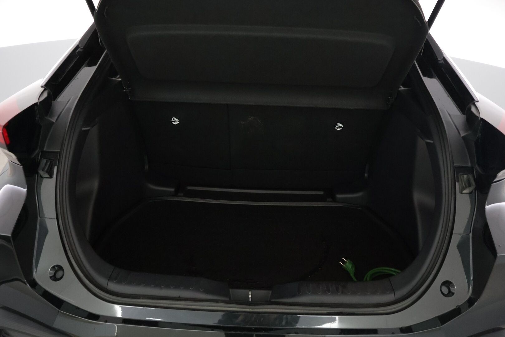 Toyota C-HR 2024 1,8 Hybrid Active Plus *KeylessGo / Adapt. vakkari / Lane assist / Wireless Carplay / P. kamera!* - 3,99 % KORKOTARJOUS TÄHÄN AUTOON - *Huolto juuri tehty Toyotalla! 2x melkein uudet renkaat ja vanteet!*