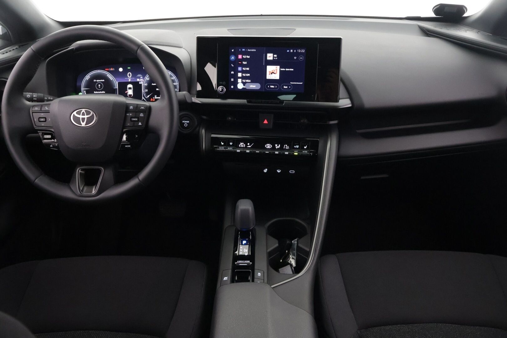 Toyota C-HR 2024 1,8 Hybrid Active Plus *KeylessGo / Adapt. vakkari / Lane assist / Wireless Carplay / P. kamera!* - 3,99 % KORKOTARJOUS TÄHÄN AUTOON - *Huolto juuri tehty Toyotalla! 2x melkein uudet renkaat ja vanteet!*