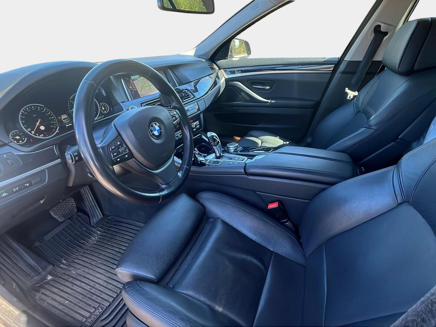 BMW 530 2016 F11 Touring 530d A xDrive Edition Exclusive / Ilmastoidut ja lämmitetyt nahkepenkit muistillla / ACC / Webasto / HUD / - Frozen Bronze Metallic / Erinomainen huoltohistoria / 