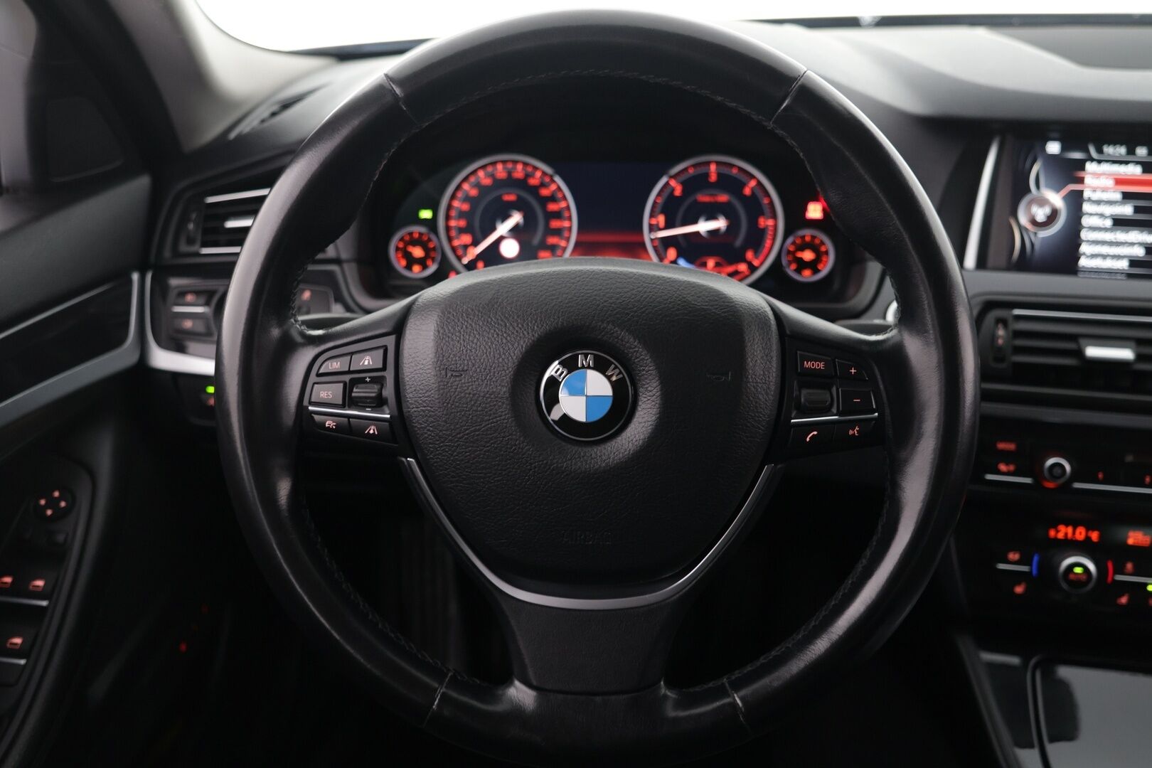 BMW 530 2016 F11 Touring 530d A xDrive Edition Exclusive - Frozen Bronze Metallic | Erinomainen huoltohistoria | Ilmastoidut ja lämmitetyt nahkepenkit muistillla | ACC / Webasto | HUD |