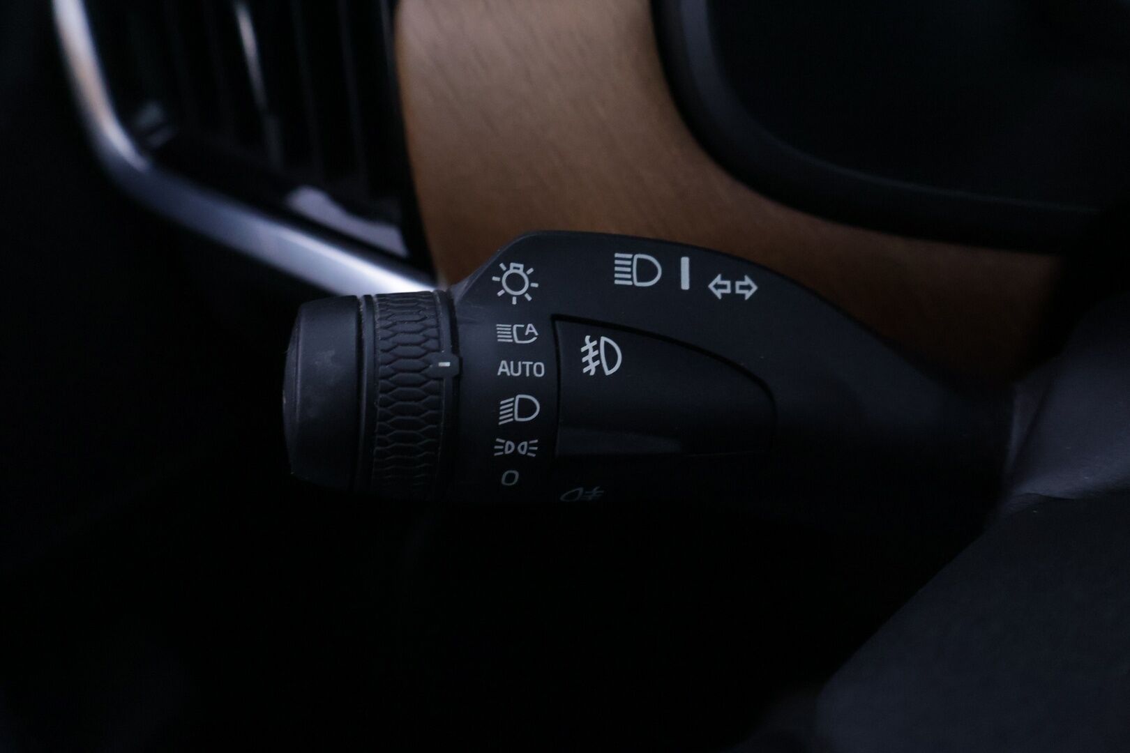 Volvo V90 2019 D3 AWD Business Inscription aut* Webasto / Vetokoukku / Pilot assist / P. Kamera / Sportti nahat / ACC / Keyless GO* - Suomi-auto / Puskurin alle taittuva vetokoukku / Ratinlämmitin / Adapt LED - HULLUT AVAJAISHULINAT KORKOTARJOUS 3,29 %