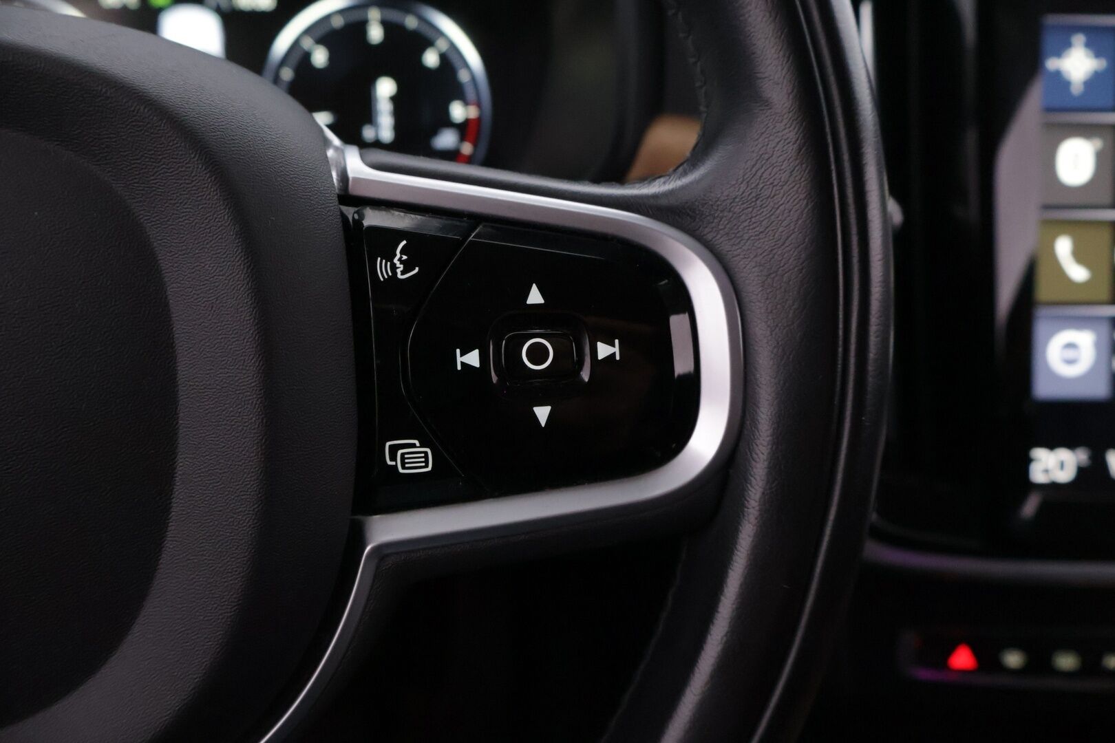 Volvo V90 2019 D3 AWD Business Inscription aut* Webasto / Vetokoukku / Pilot assist / P. Kamera / Sportti nahat / ACC / Keyless GO* - Suomi-auto / Puskurin alle taittuva vetokoukku / Ratinlämmitin / Adapt LED - HULLUT AVAJAISHULINAT KORKOTARJOUS 3,29 %