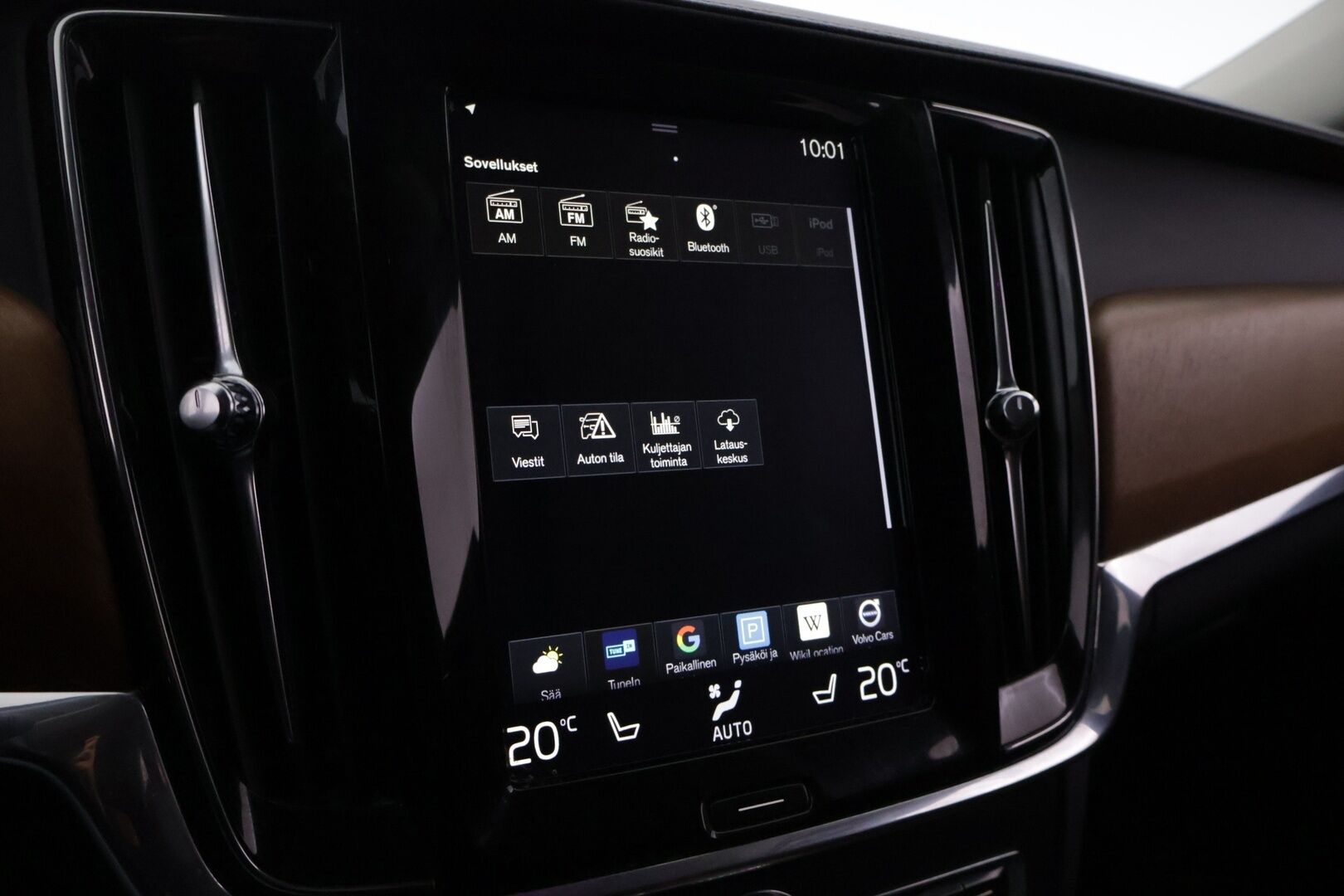 Volvo V90 2019 D3 AWD Business Inscription aut* Webasto / Vetokoukku / Pilot assist / P. Kamera / Sportti nahat / ACC / Keyless GO* - Suomi-auto / Puskurin alle taittuva vetokoukku / Ratinlämmitin / Adapt LED - HULLUT AVAJAISHULINAT KORKOTARJOUS 3,29 %