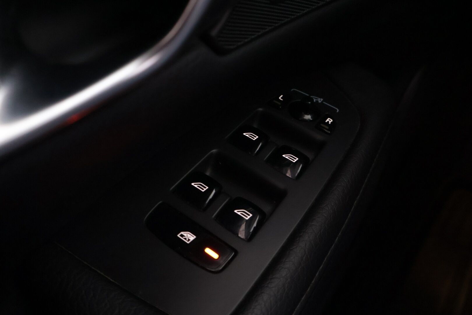 Volvo V90 2019 D3 AWD Business Inscription aut* Webasto / Vetokoukku / Pilot assist / P. Kamera / Sportti nahat / ACC / Keyless GO* - Suomi-auto / Puskurin alle taittuva vetokoukku / Ratinlämmitin / Adapt LED - HULLUT AVAJAISHULINAT KORKOTARJOUS 3,29 %