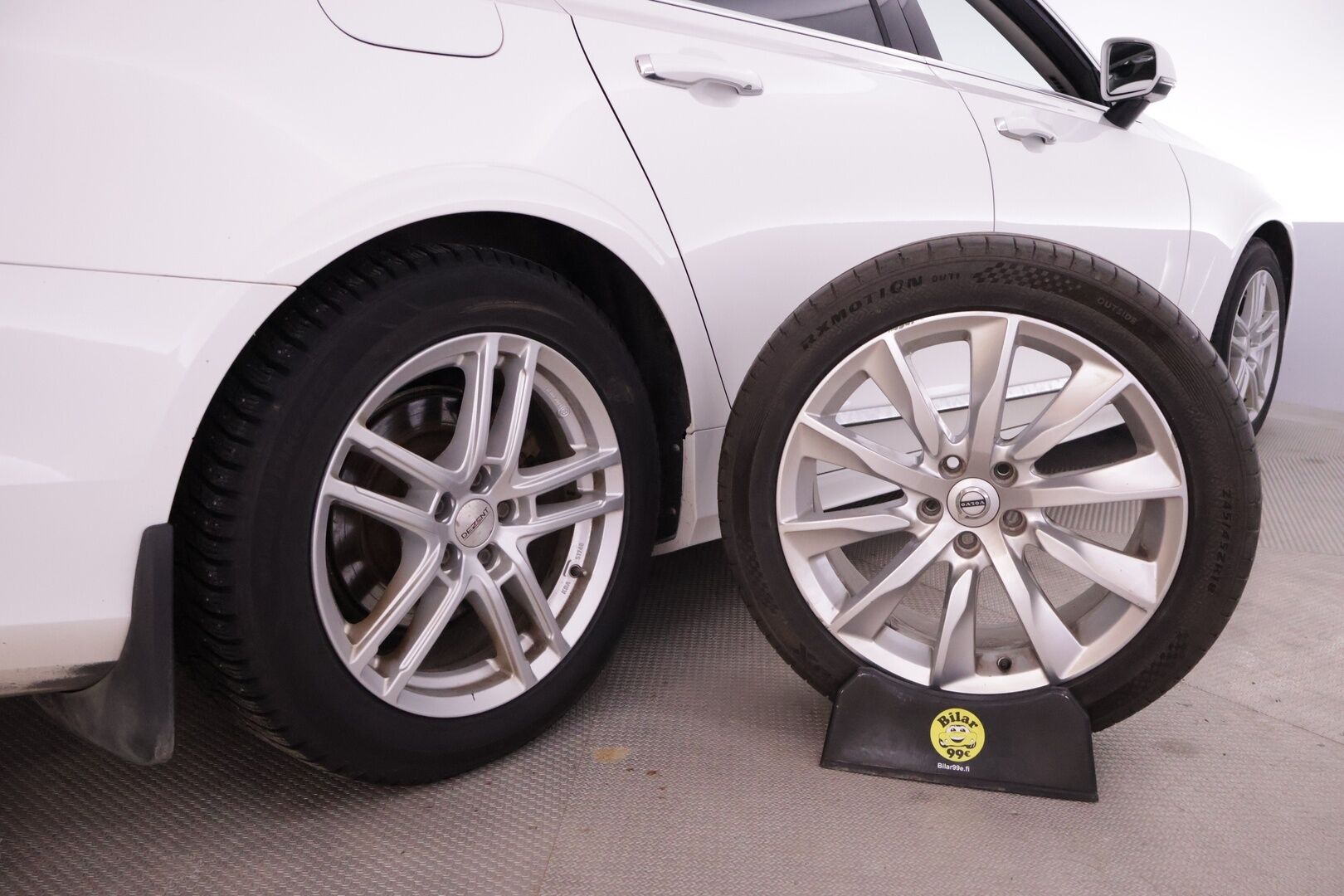 Volvo V90 2019 D3 AWD Business Inscription aut* Webasto / Vetokoukku / Pilot assist / P. Kamera / Sportti nahat / ACC / Keyless GO* - Suomi-auto / Puskurin alle taittuva vetokoukku / Ratinlämmitin / Adapt LED - HULLUT AVAJAISHULINAT KORKOTARJOUS 3,29 %