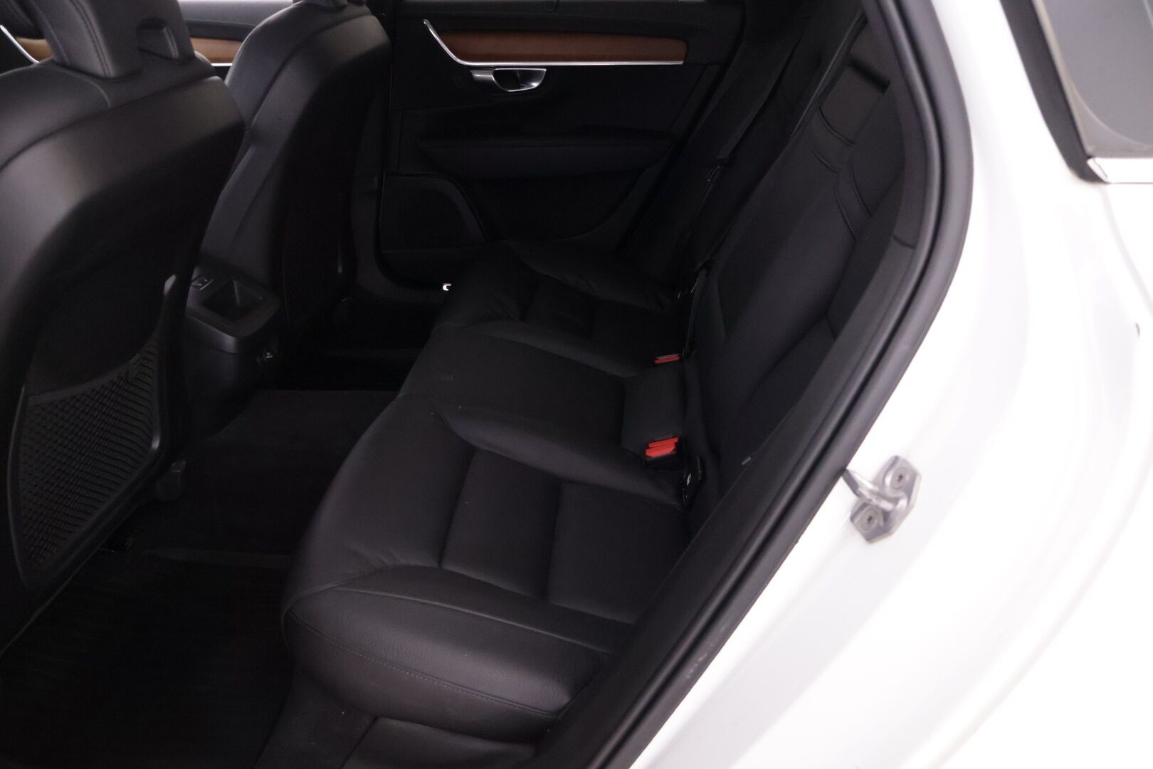 Volvo V90 2019 D3 AWD Business Inscription aut* Webasto / Vetokoukku / Pilot assist / P. Kamera / Sportti nahat / ACC / Keyless GO* - Suomi-auto / Puskurin alle taittuva vetokoukku / Ratinlämmitin / Adapt LED - HULLUT AVAJAISHULINAT KORKOTARJOUS 3,29 %