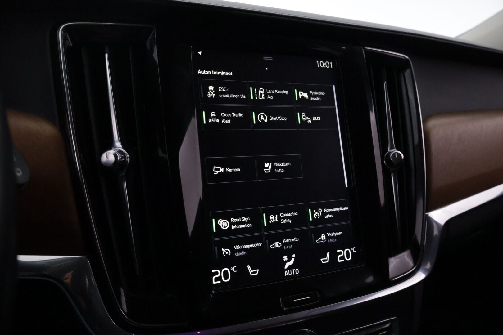 Volvo V90 2019 D3 AWD Business Inscription aut* Webasto / Vetokoukku / Pilot assist / P. Kamera / Sportti nahat / ACC / Keyless GO* - Suomi-auto / Puskurin alle taittuva vetokoukku / Ratinlämmitin / Adapt LED - HULLUT AVAJAISHULINAT KORKOTARJOUS 3,29 %