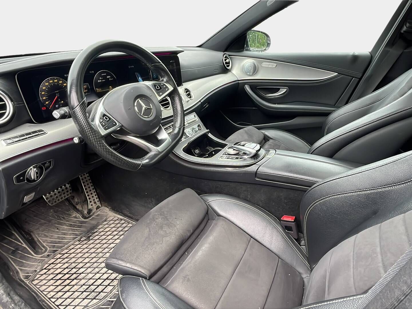 Mercedes-Benz E 2018 220 d 4Matic T A Premium Business AMG - Distronic+ | Widescreen | 360 kamera | Kattoluukku | Sähköpenkit | Webasto | Burmeister | BLISS | Vetokoukku | Sähkökontti | Multibeam LED |