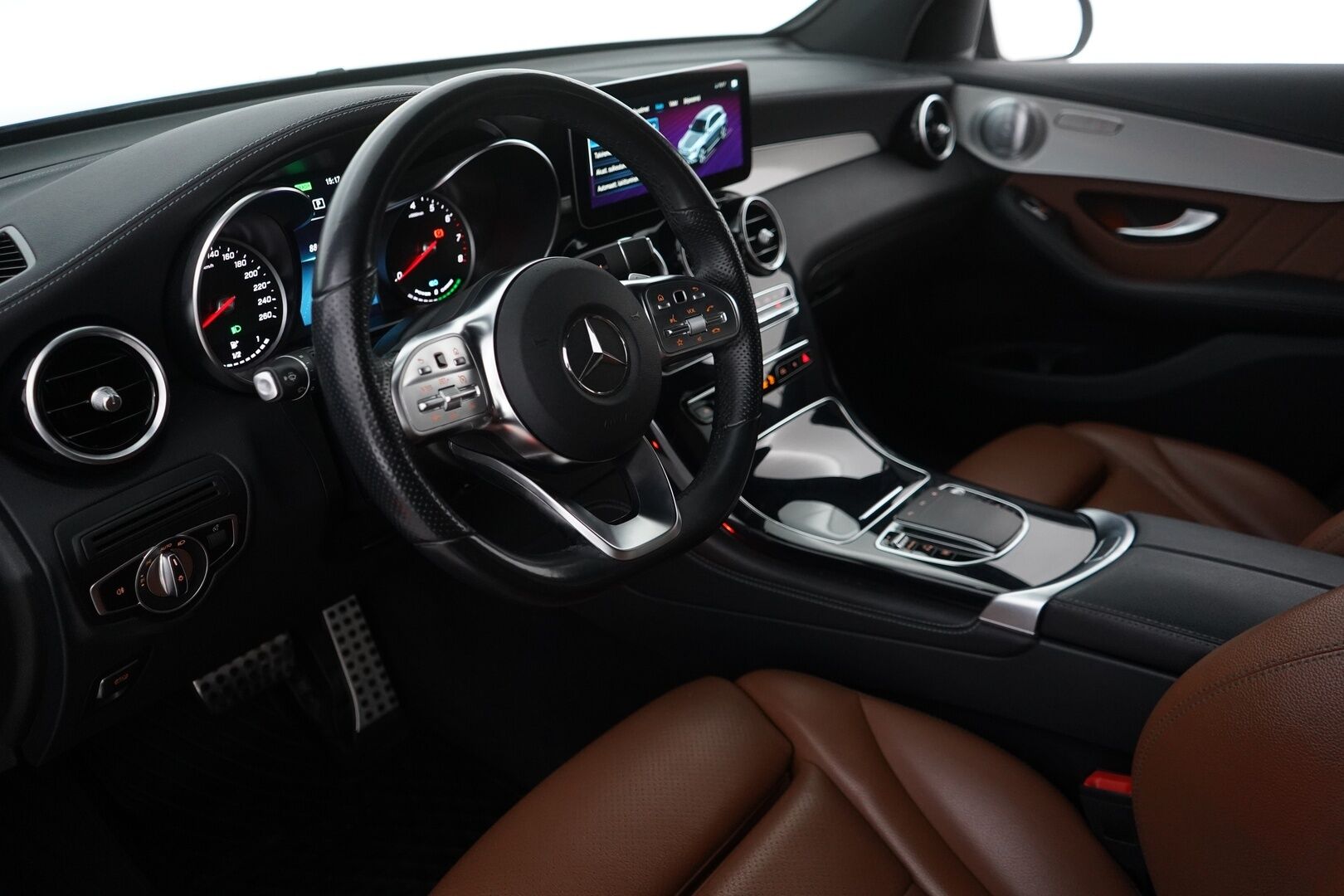 Mercedes-Benz GLC 2020 300 e 4MATIC A Business EQ Power * Koukku / Kamera / Navi / Vakkari / Burmester * - Kahdet renkaat / AMG / Astinlaudat
