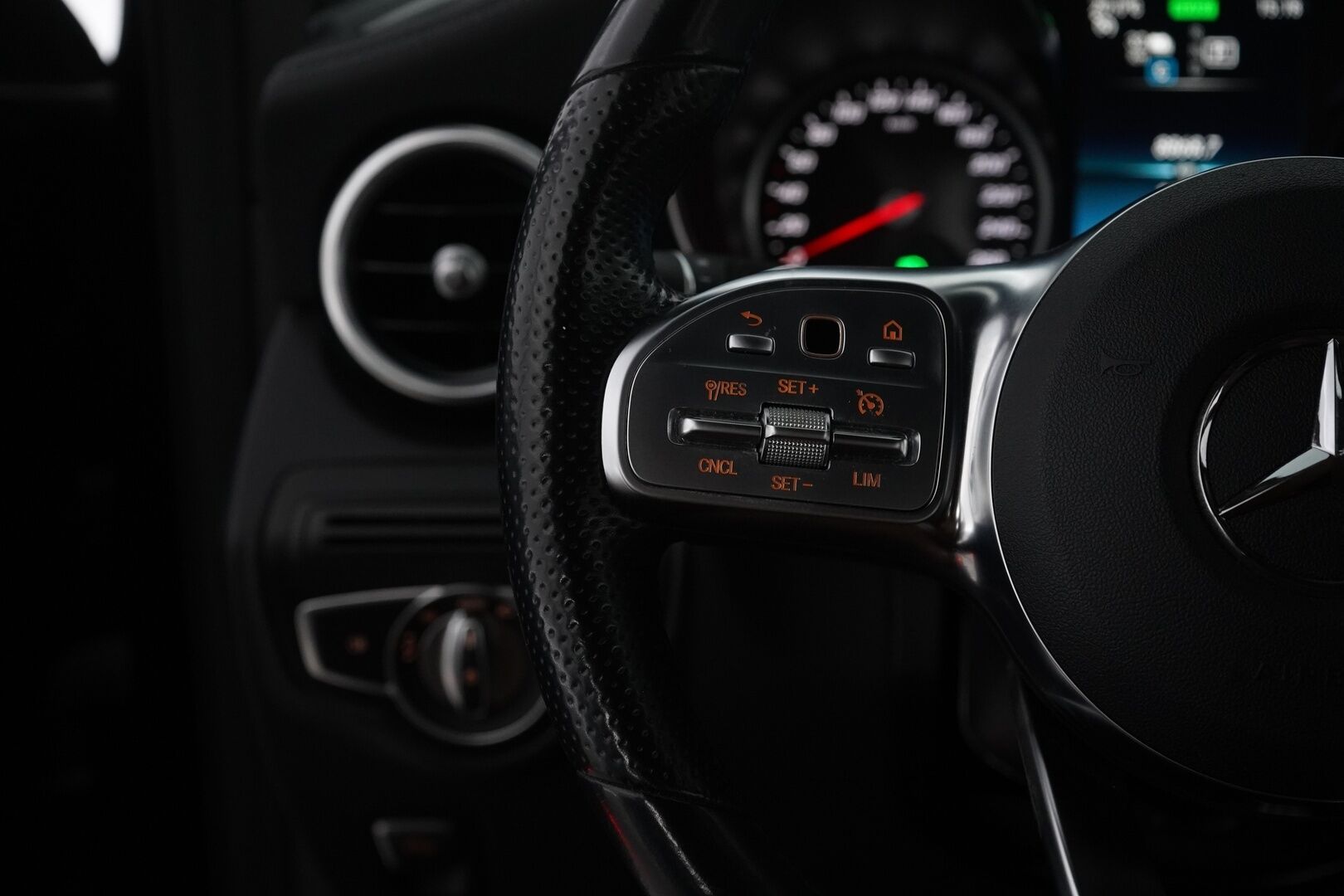 Mercedes-Benz GLC 2020 300 e 4MATIC A Business EQ Power * Koukku / Kamera / Navi / Vakkari / Burmester * - Kahdet renkaat / AMG / Astinlaudat