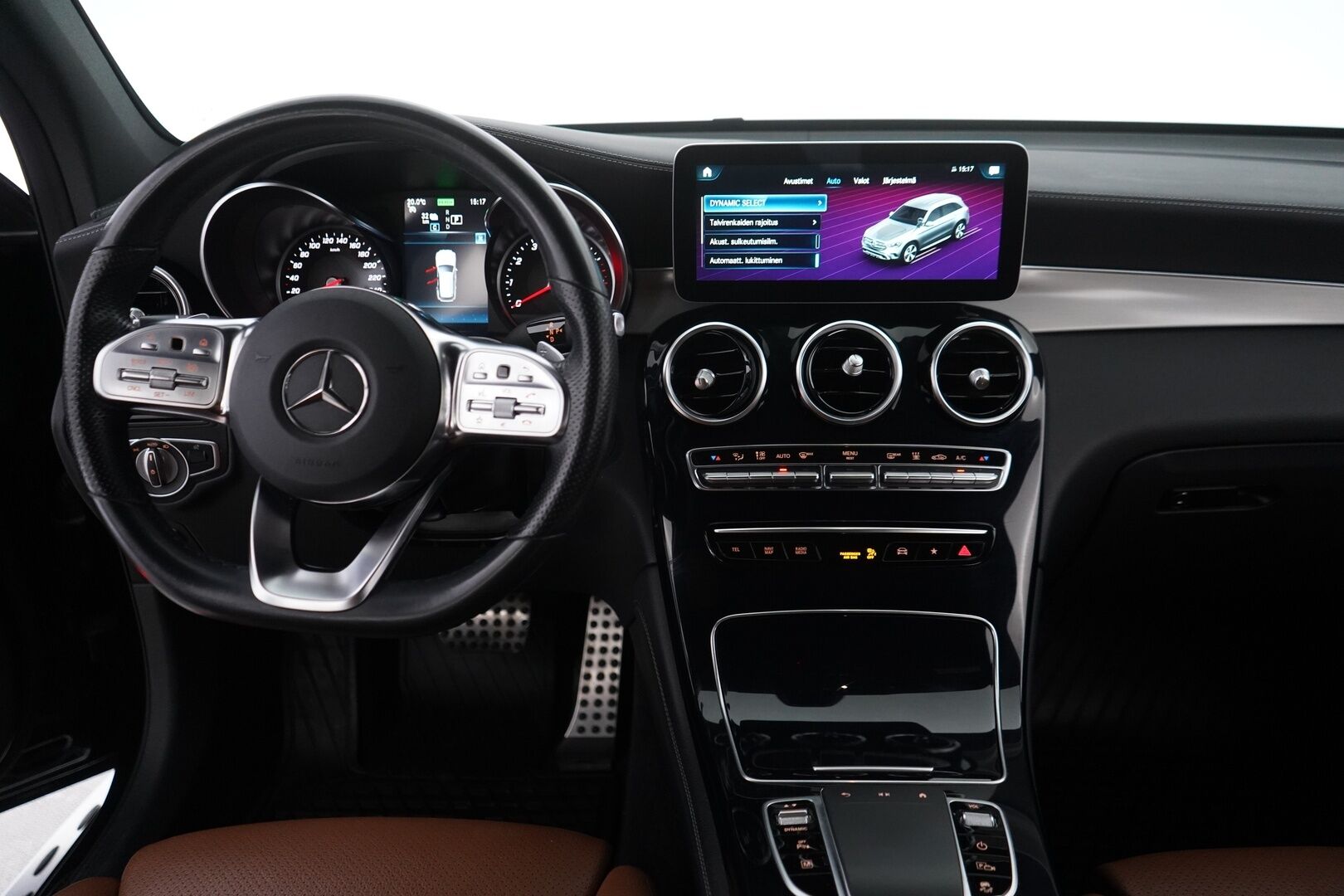 Mercedes-Benz GLC 2020 300 e 4MATIC A Business EQ Power * Koukku / Kamera / Navi / Vakkari / Burmester * - Kahdet renkaat / AMG / Astinlaudat