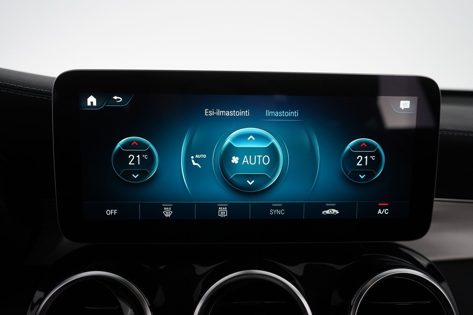 Mercedes-Benz GLC 2020 300 e 4MATIC A Business EQ Power * Koukku / Kamera / Navi / Vakkari / Burmester * - Kahdet renkaat / AMG / Astinlaudat