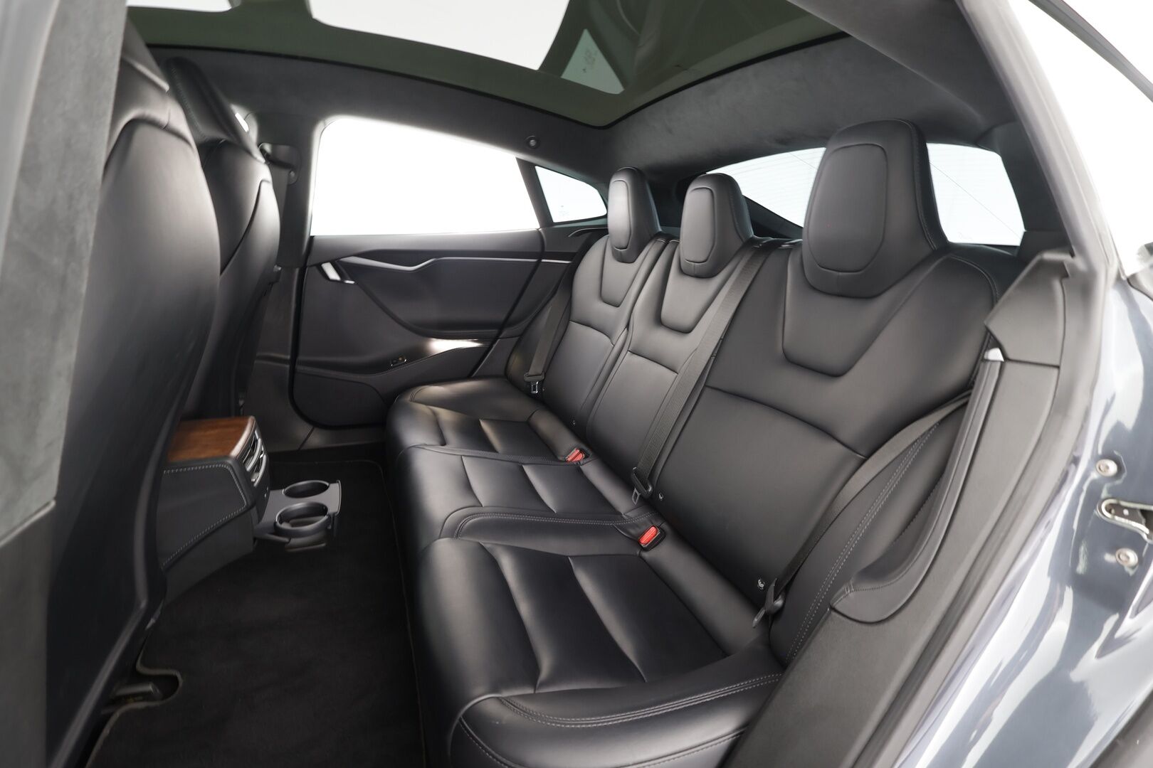 Tesla Model S 2021 Long Range AWD * Ilma-alusta / ACC / LED / P.Kamera / Muistipenkki / Navi / Kaistavahti / Keyless * - 2x Latauskaapelit / Kahdet renkaat aluvanteilla