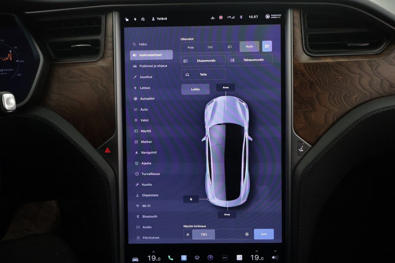 Tesla Model S 2021 Long Range AWD * Ilma-alusta / ACC / LED / P.Kamera / Muistipenkki / Navi / Kaistavahti / Keyless * - 2x Latauskaapelit / Kahdet renkaat aluvanteilla