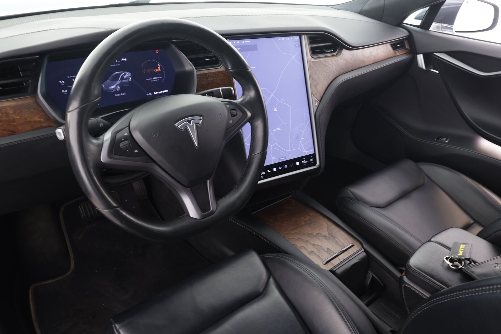 Tesla Model S 2021 Long Range AWD * Ilma-alusta / ACC / LED / P.Kamera / Muistipenkki / Navi / Kaistavahti / Keyless * - 2x Latauskaapelit / Kahdet renkaat aluvanteilla