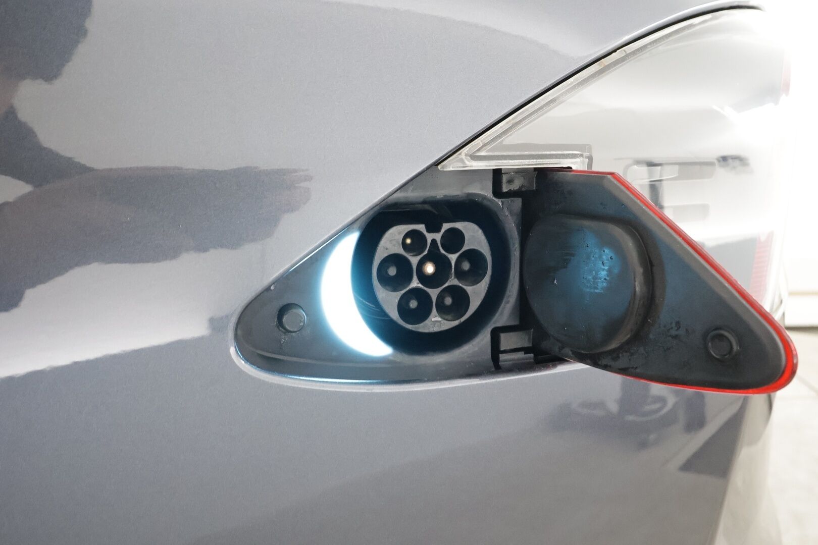 Tesla Model S 2021 Long Range AWD * Ilma-alusta / ACC / LED / P.Kamera / Muistipenkki / Navi / Kaistavahti / Keyless * - 2x Latauskaapelit / Kahdet renkaat aluvanteilla