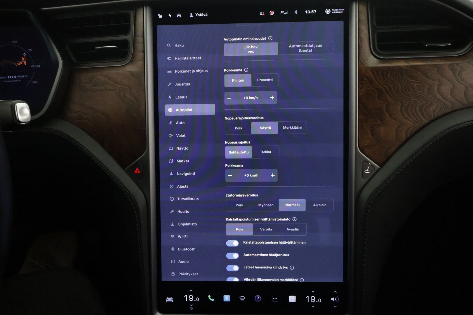 Tesla Model S 2021 Long Range AWD * Ilma-alusta / ACC / LED / P.Kamera / Muistipenkki / Navi / Kaistavahti / Keyless * - 2x Latauskaapelit / Kahdet renkaat aluvanteilla