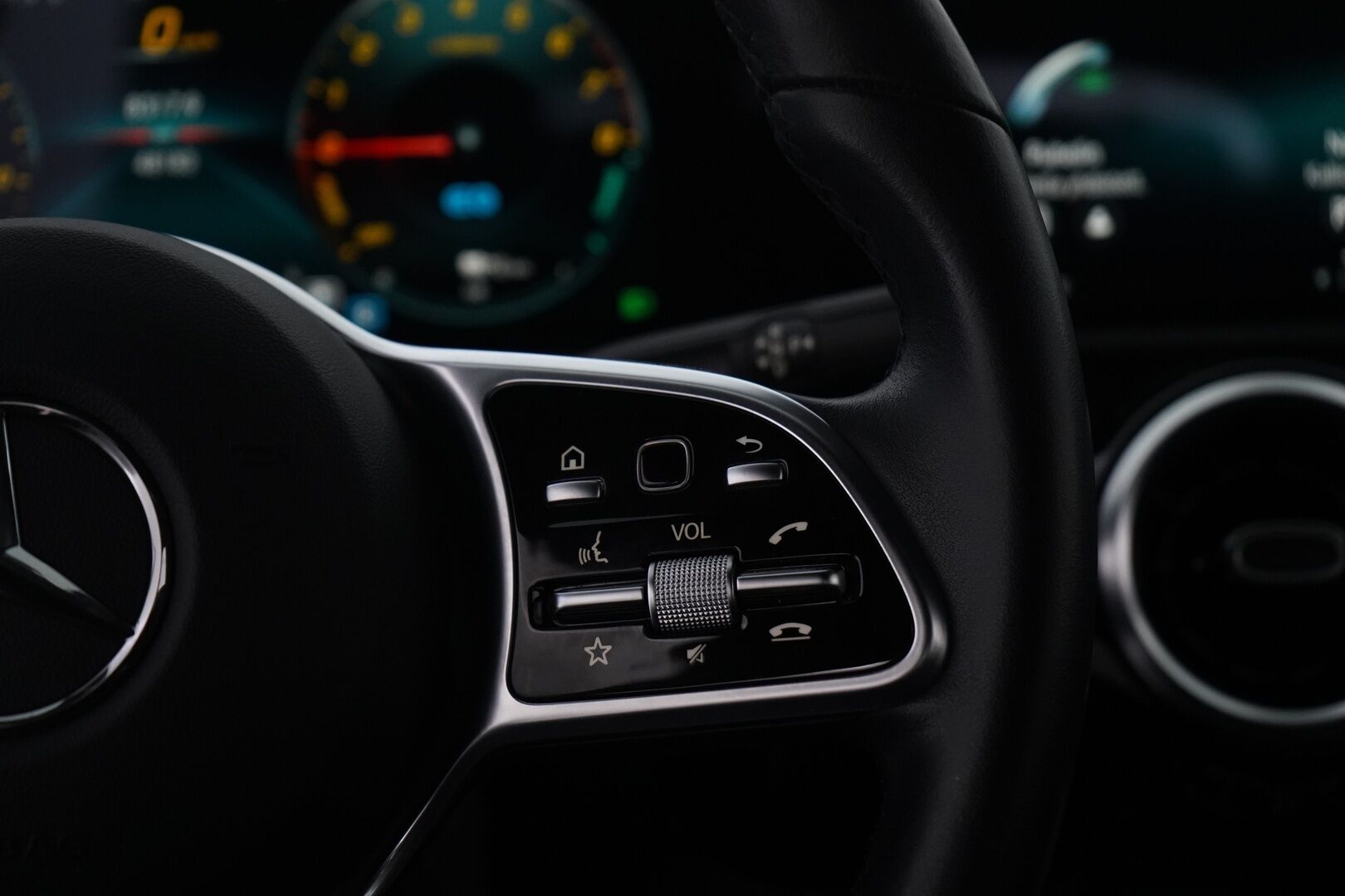 Mercedes-Benz A 2020 250 e A Business Style EQ Power * Kamera /  Vakkari /  Navi / Tutkat / Widescreen * - Juuri katsastettu / SoH 95.4% - HULLU BLACKWEEK KORKOTARJOUS 2,49%